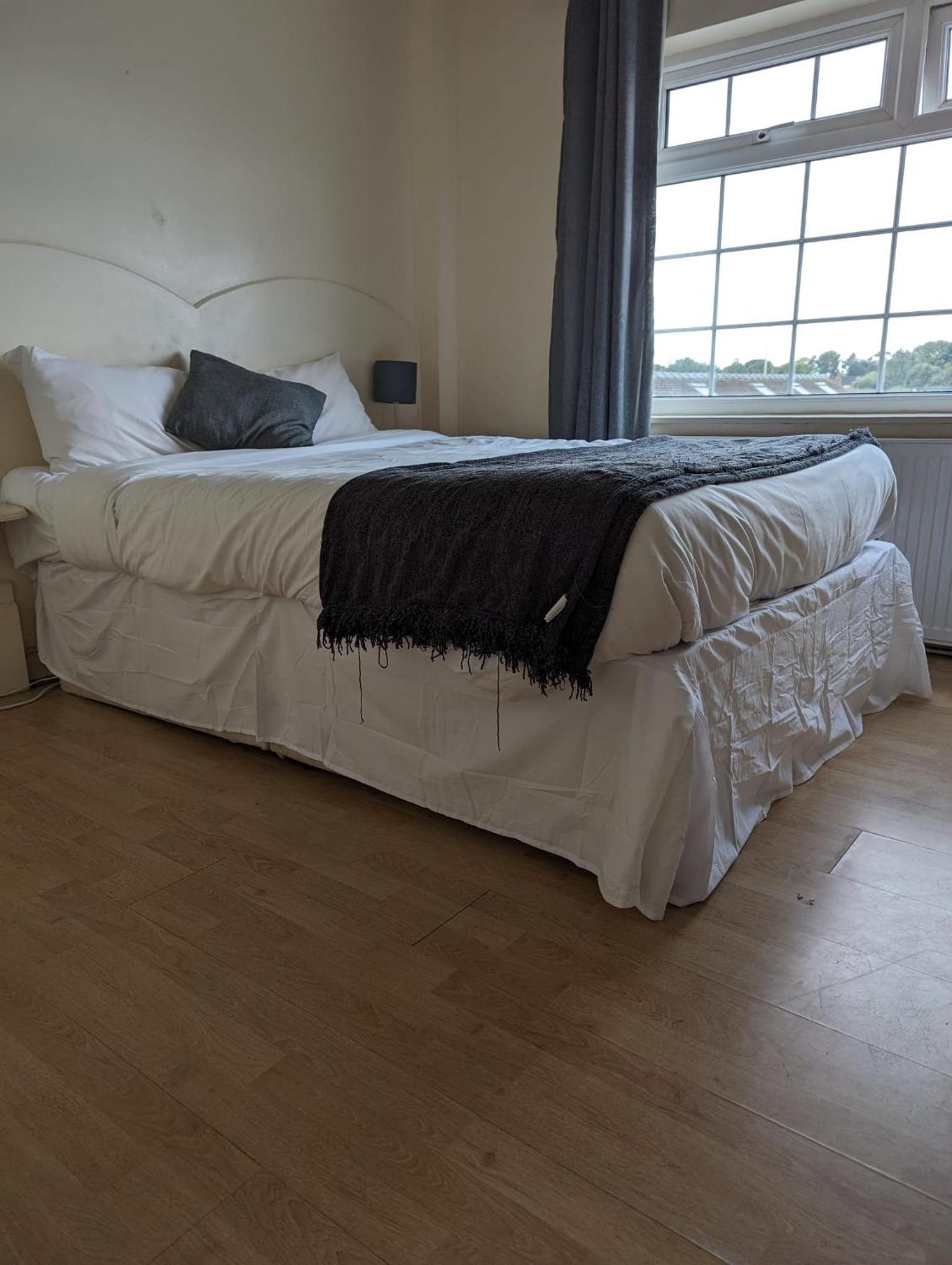 Single Room With Bathroom photo 2