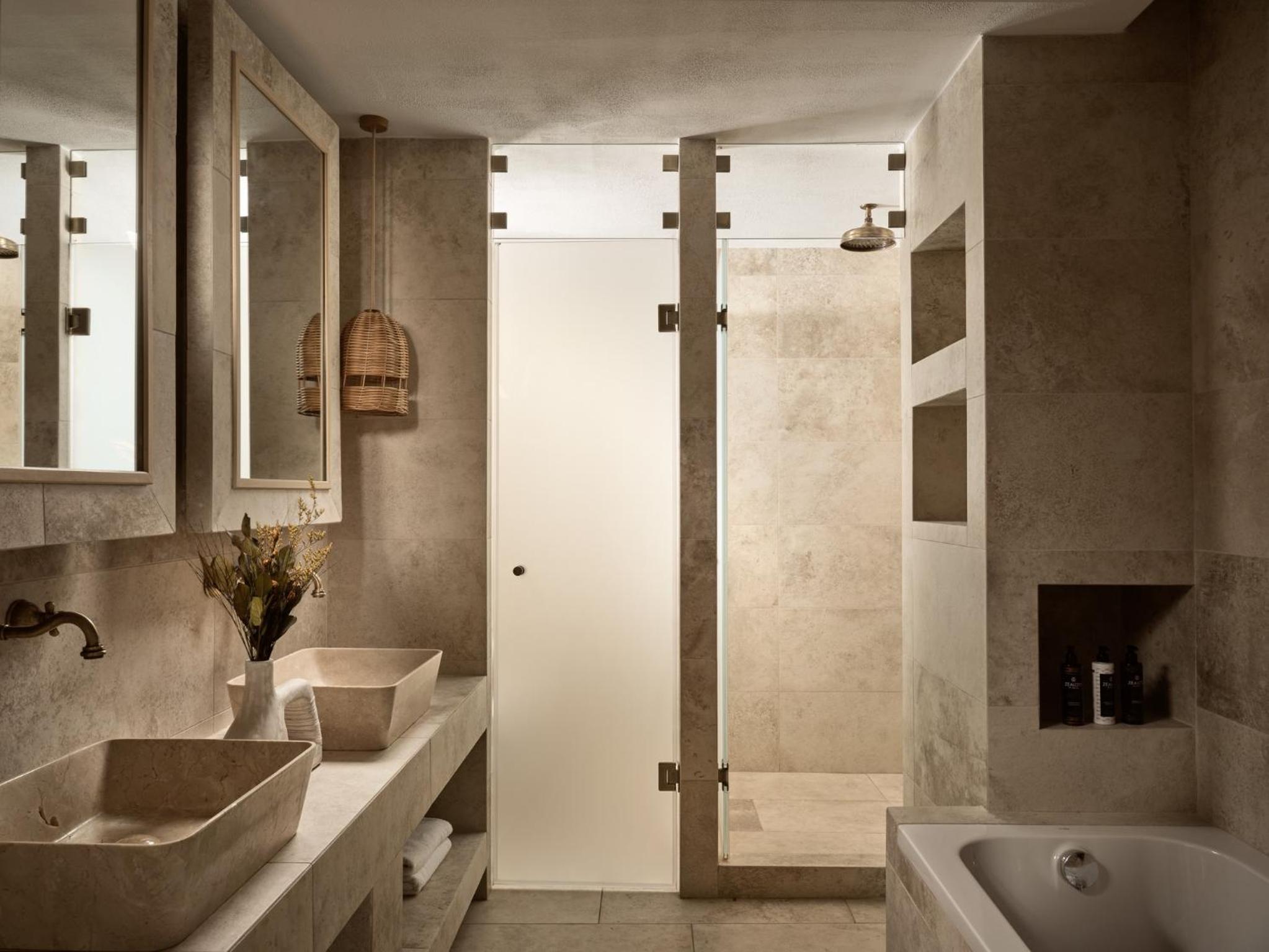 Deluxe Suite - Photo 3