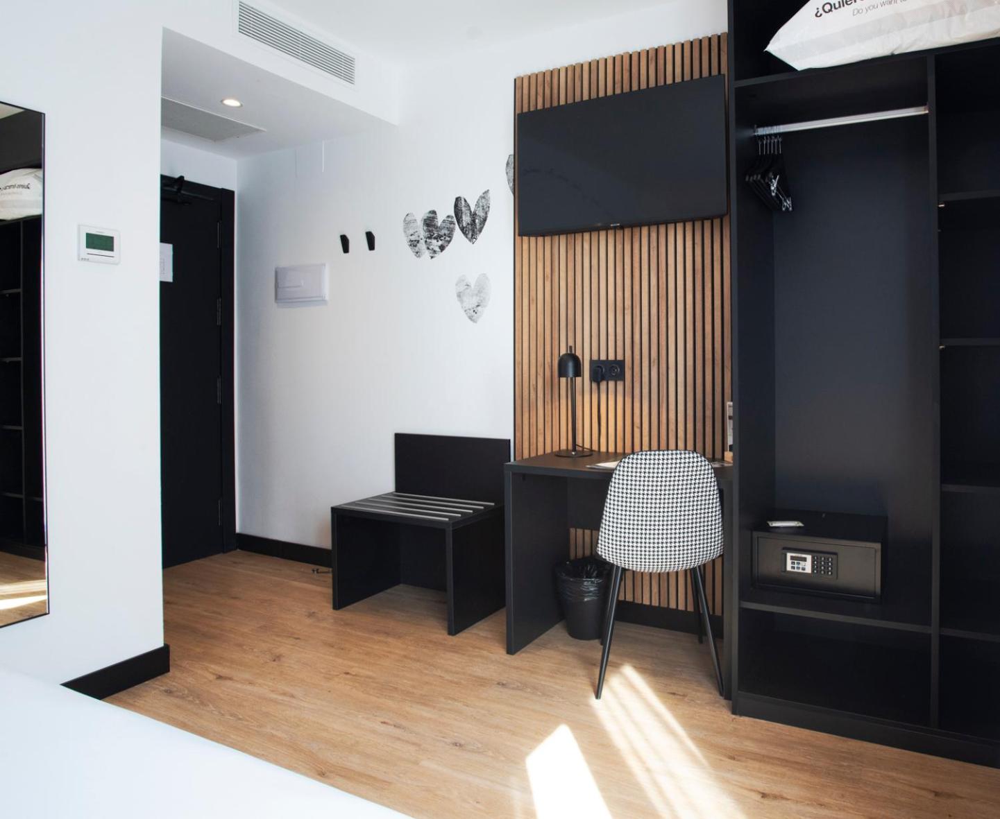 Double or Twin Room with Terrace - Photo 3