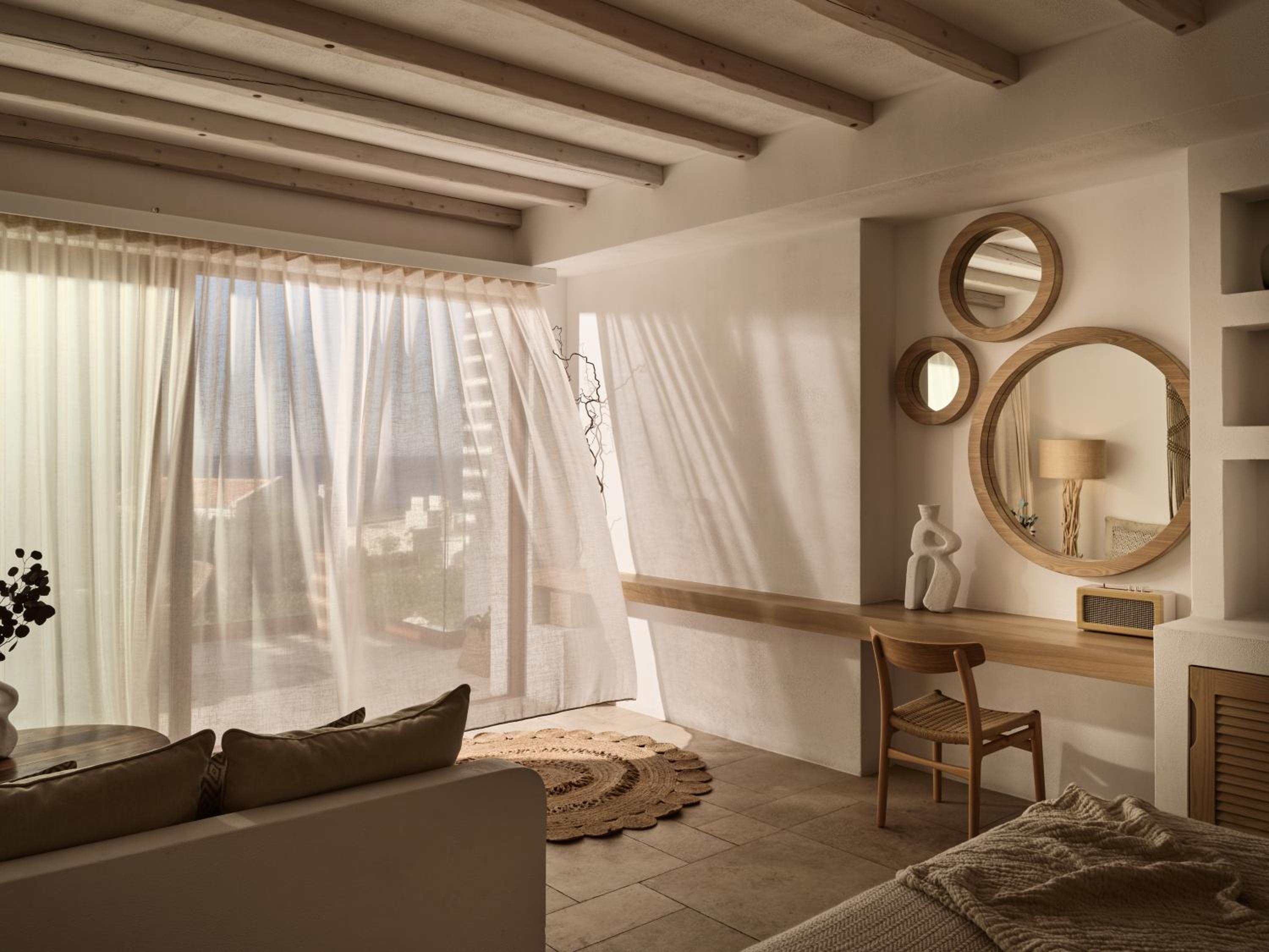 Deluxe Suite with Sea View - Photo 6