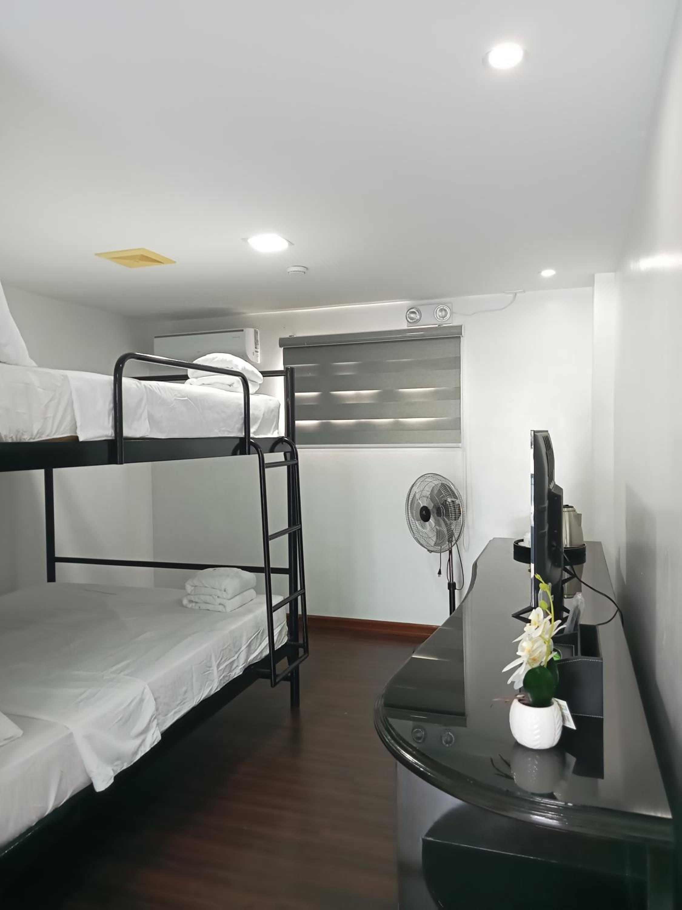 Double Room With Pool View photo 2