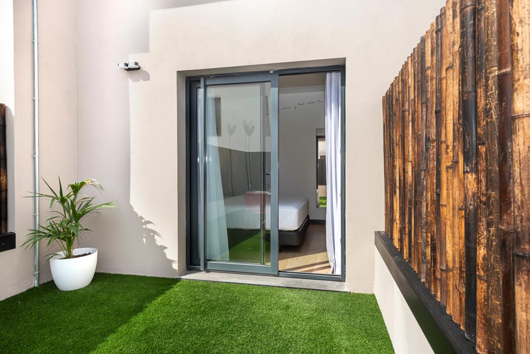 Double or Twin Room with Terrace - Photo 6