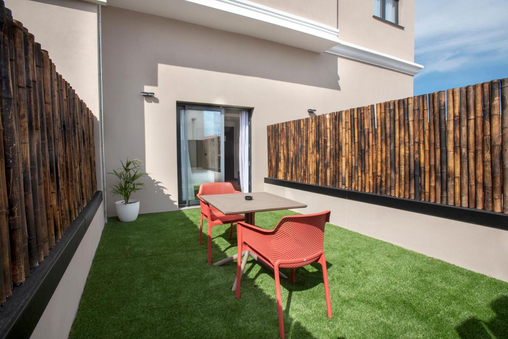 Double or Twin Room with Terrace - Photo 7