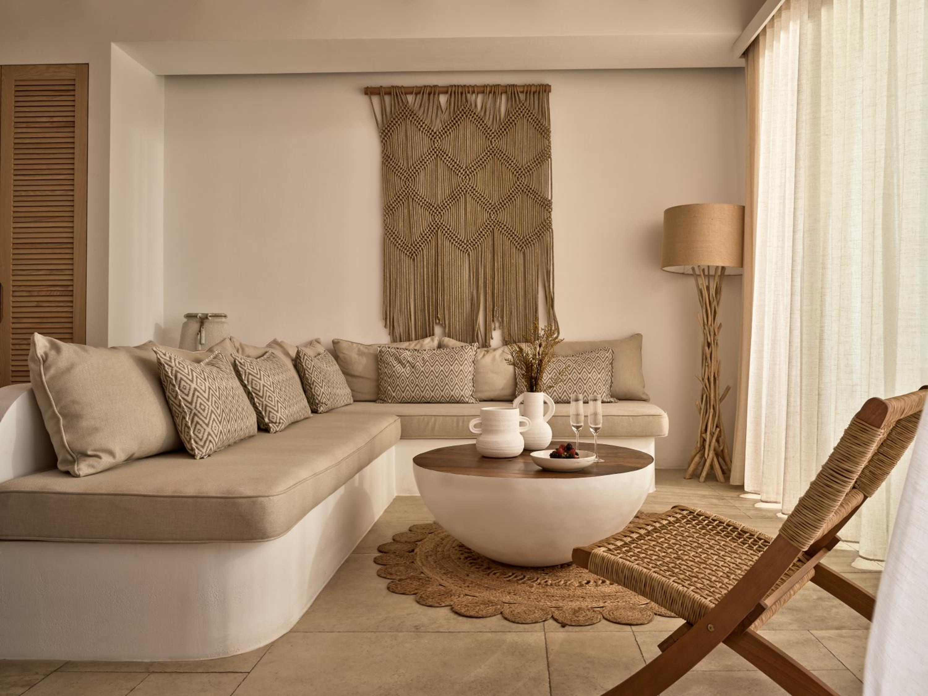 Deluxe Suite - Photo 6