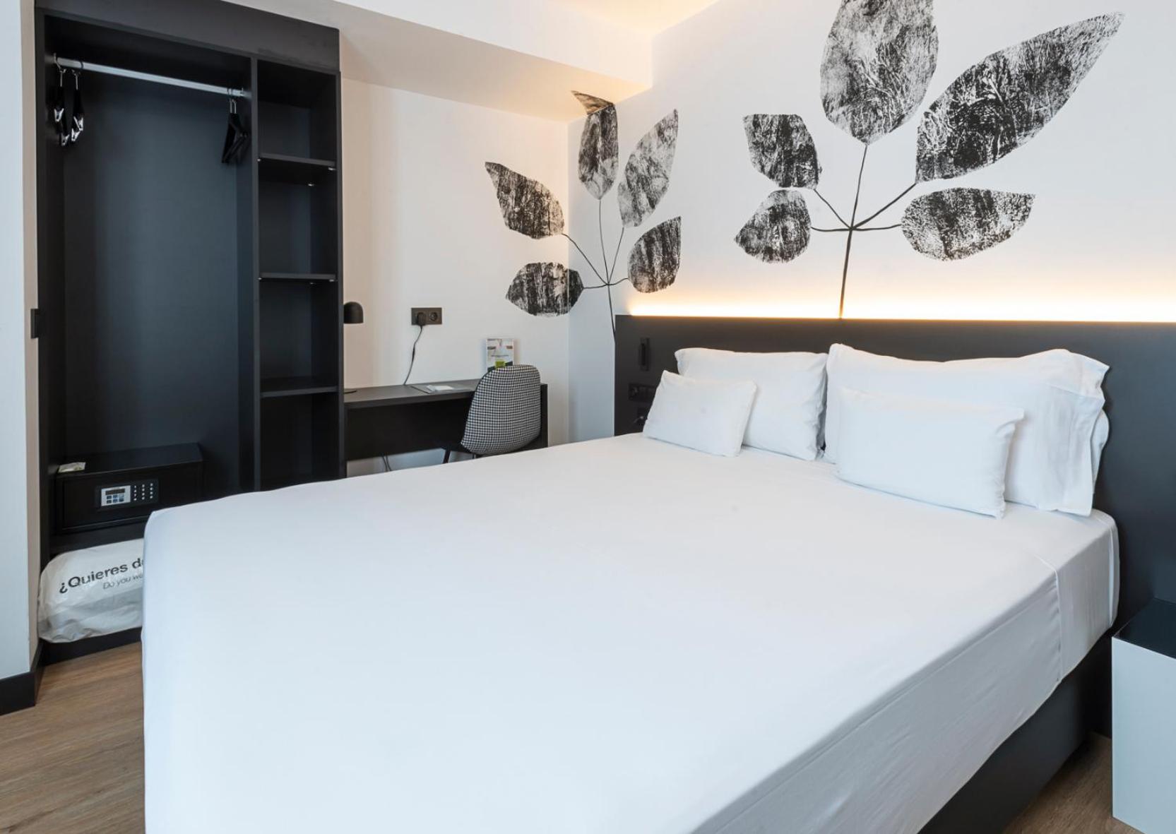 Superior Suite - Photo 10