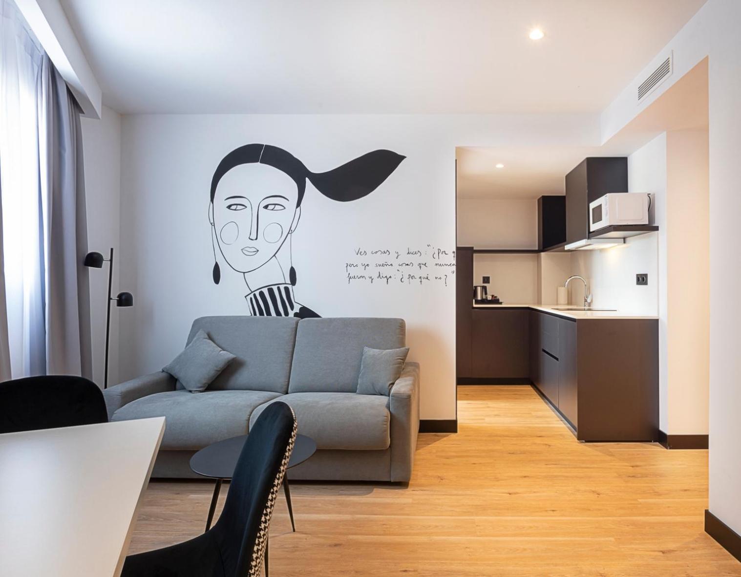 Superior Suite - Photo 11