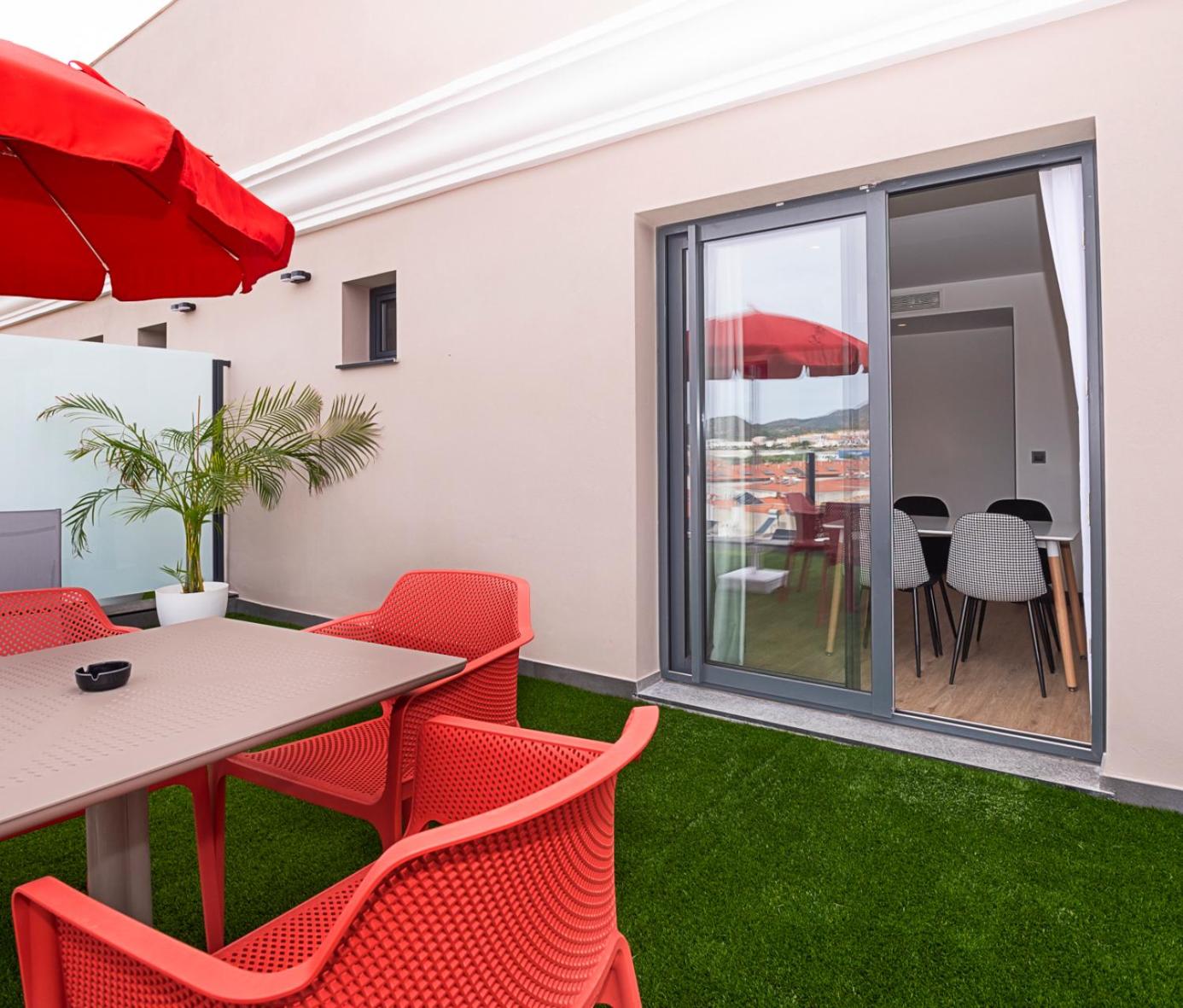 Apartment with Terrace - Photo 11