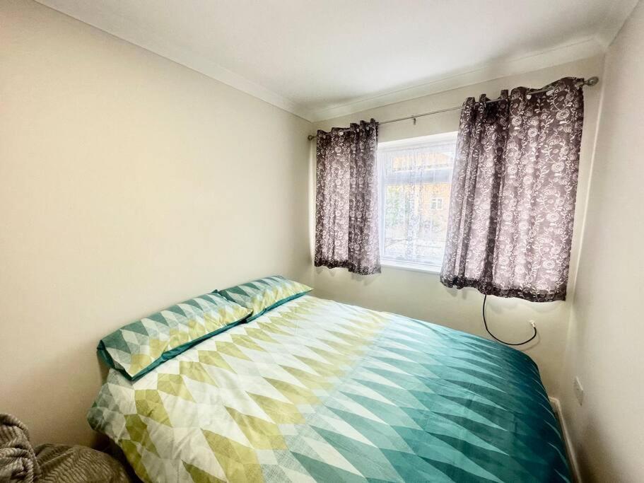 Five-Bedroom House photo 1