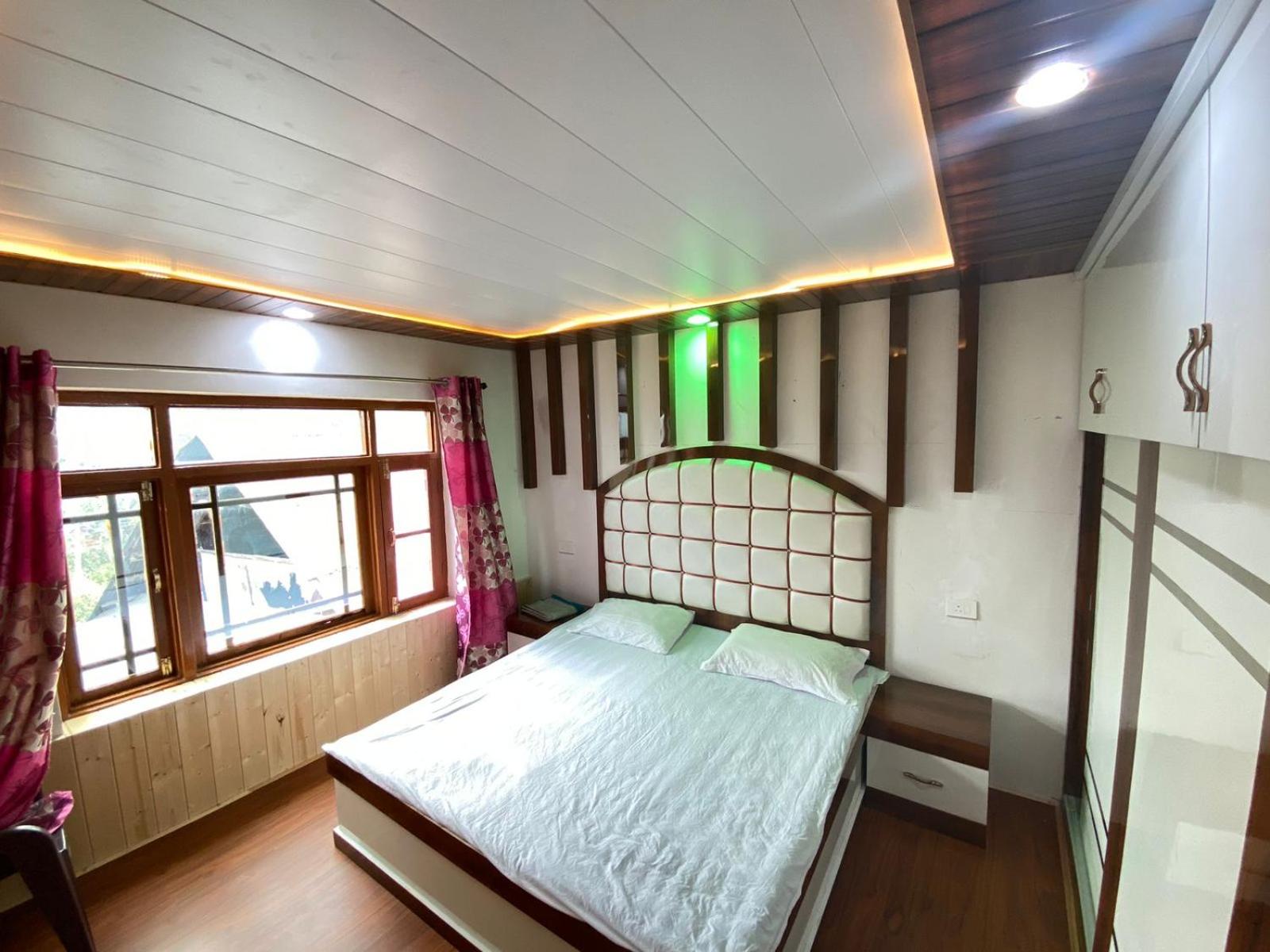 Deluxe Room (2 Adults + 1 Child) photo 1
