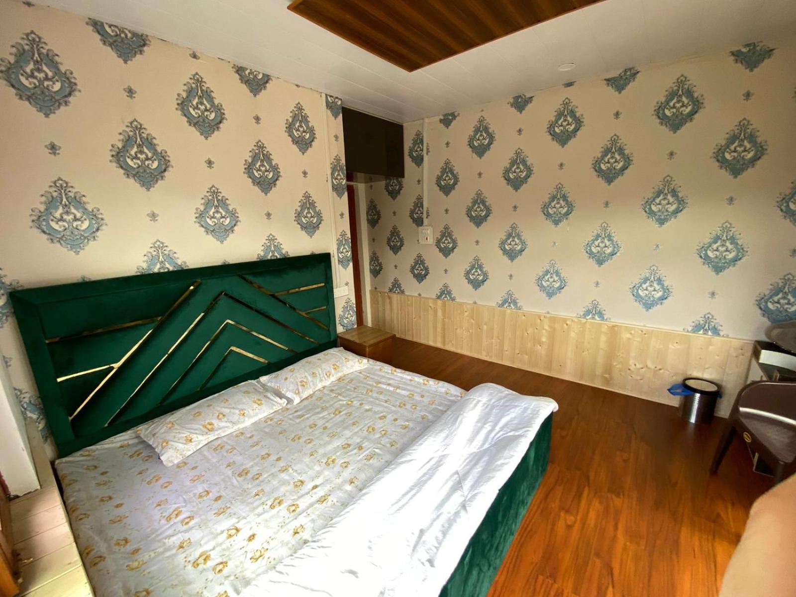 Double Room with Mountain View photo 2