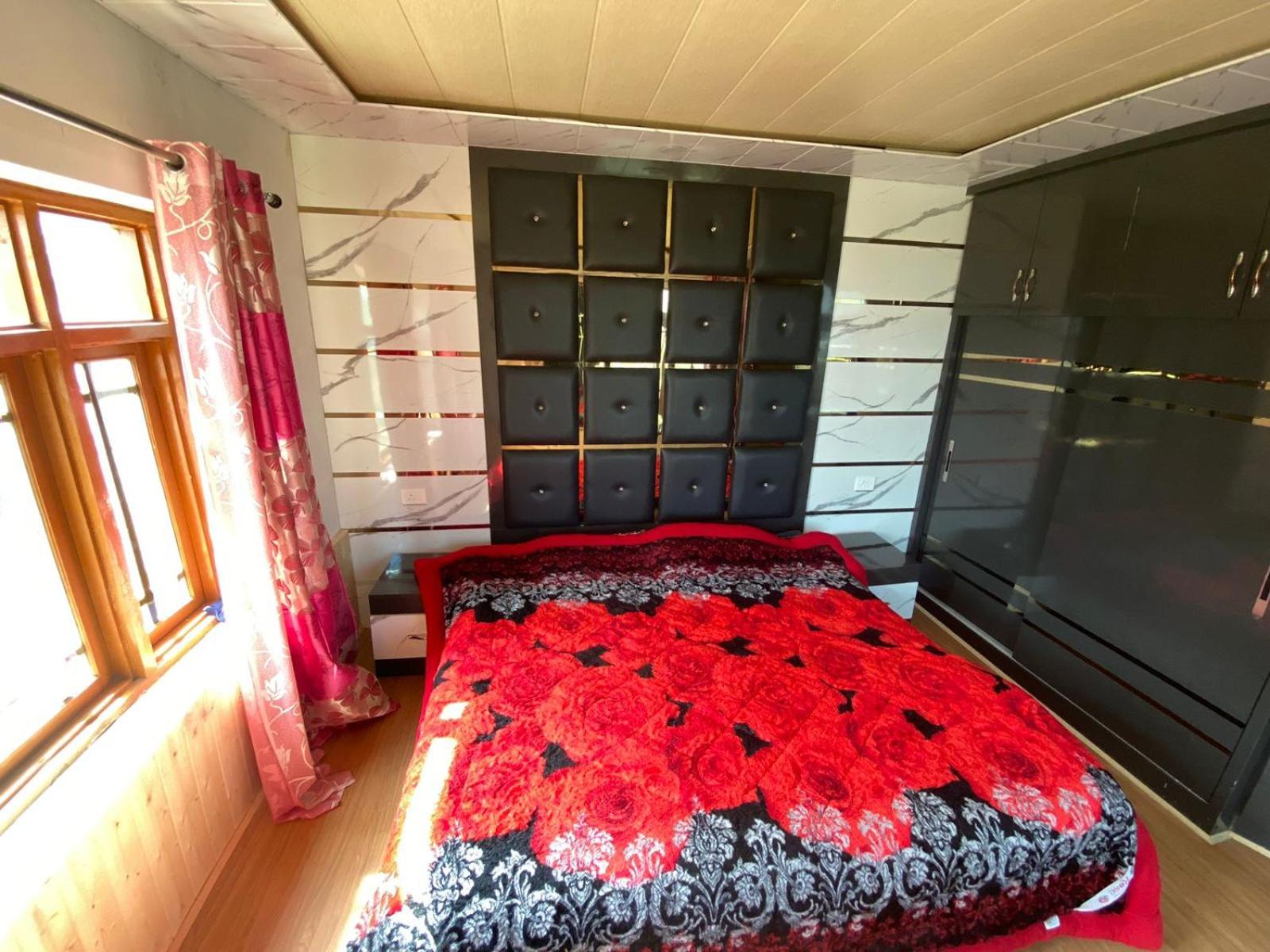 Deluxe Double Room (2 Adults + 1 Child) photo 1