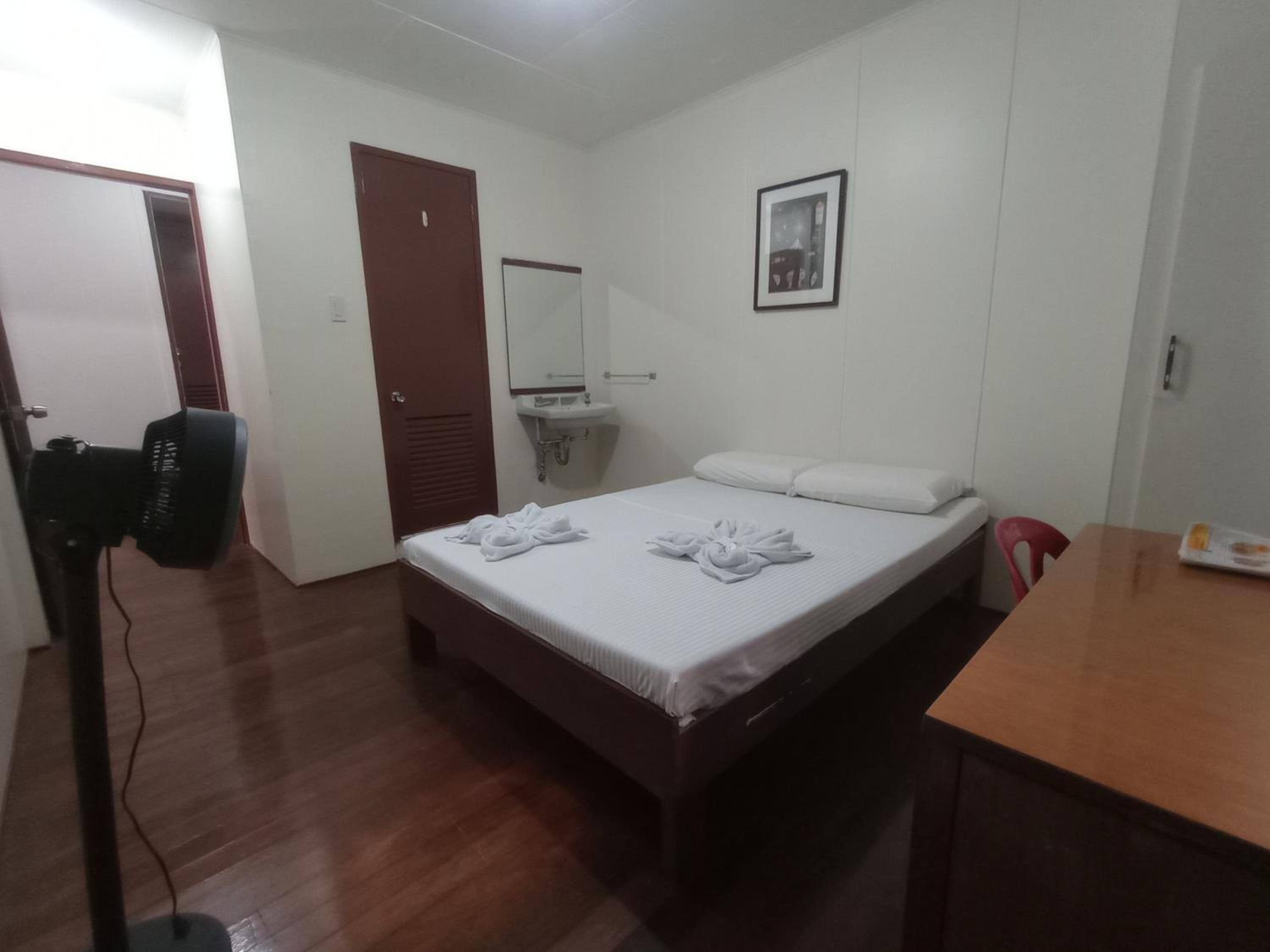 Budget Double Room photo 2