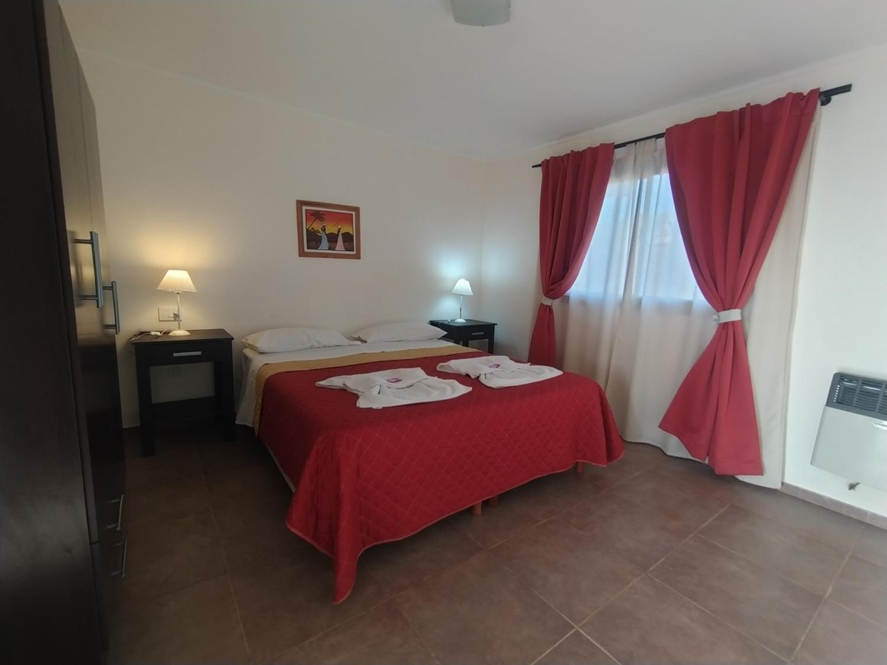 One Bedroom Apartment with Lake View photo 3