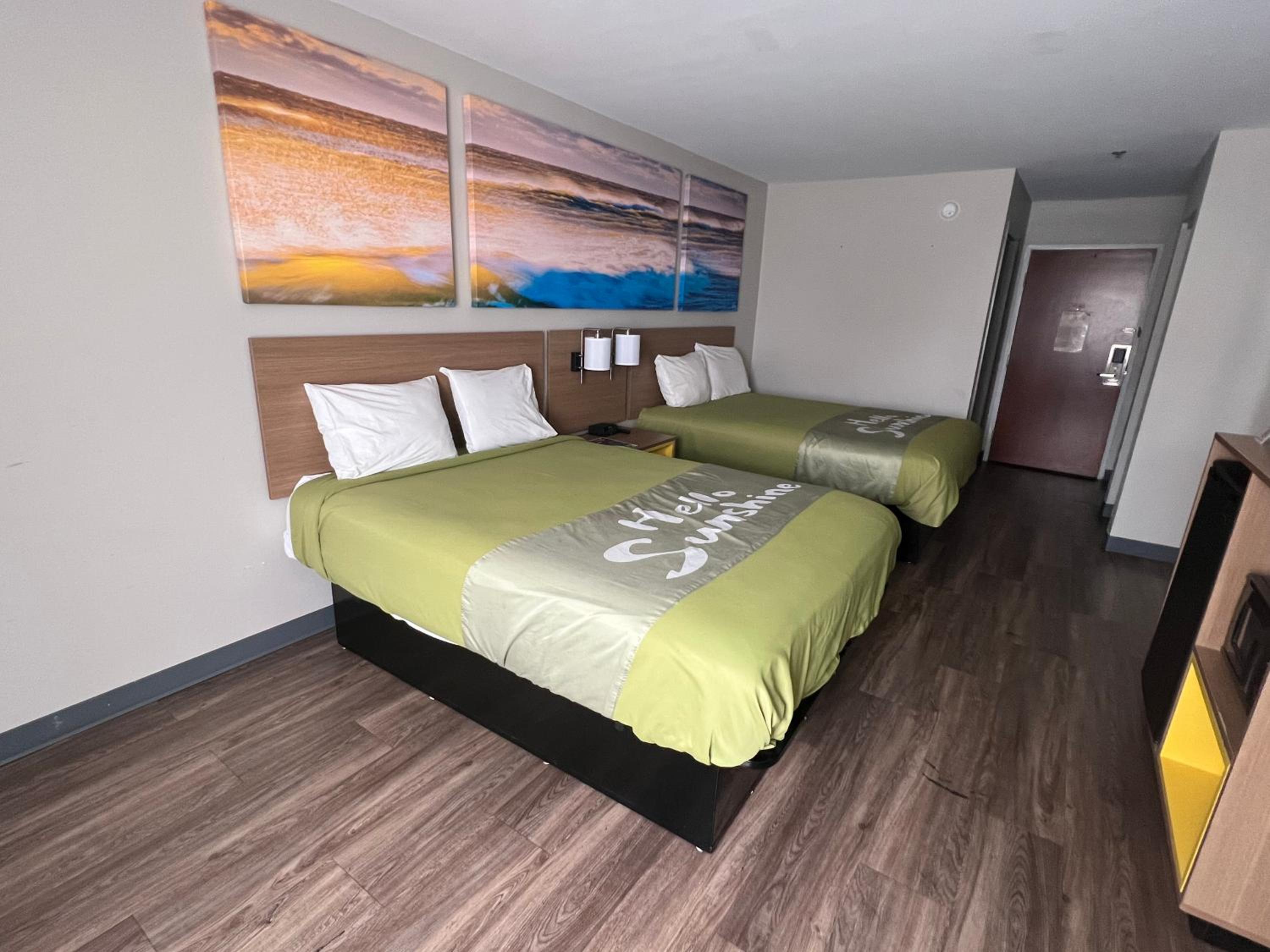 Queen Room With Two Queen Beds - Non-Smoking photo 1