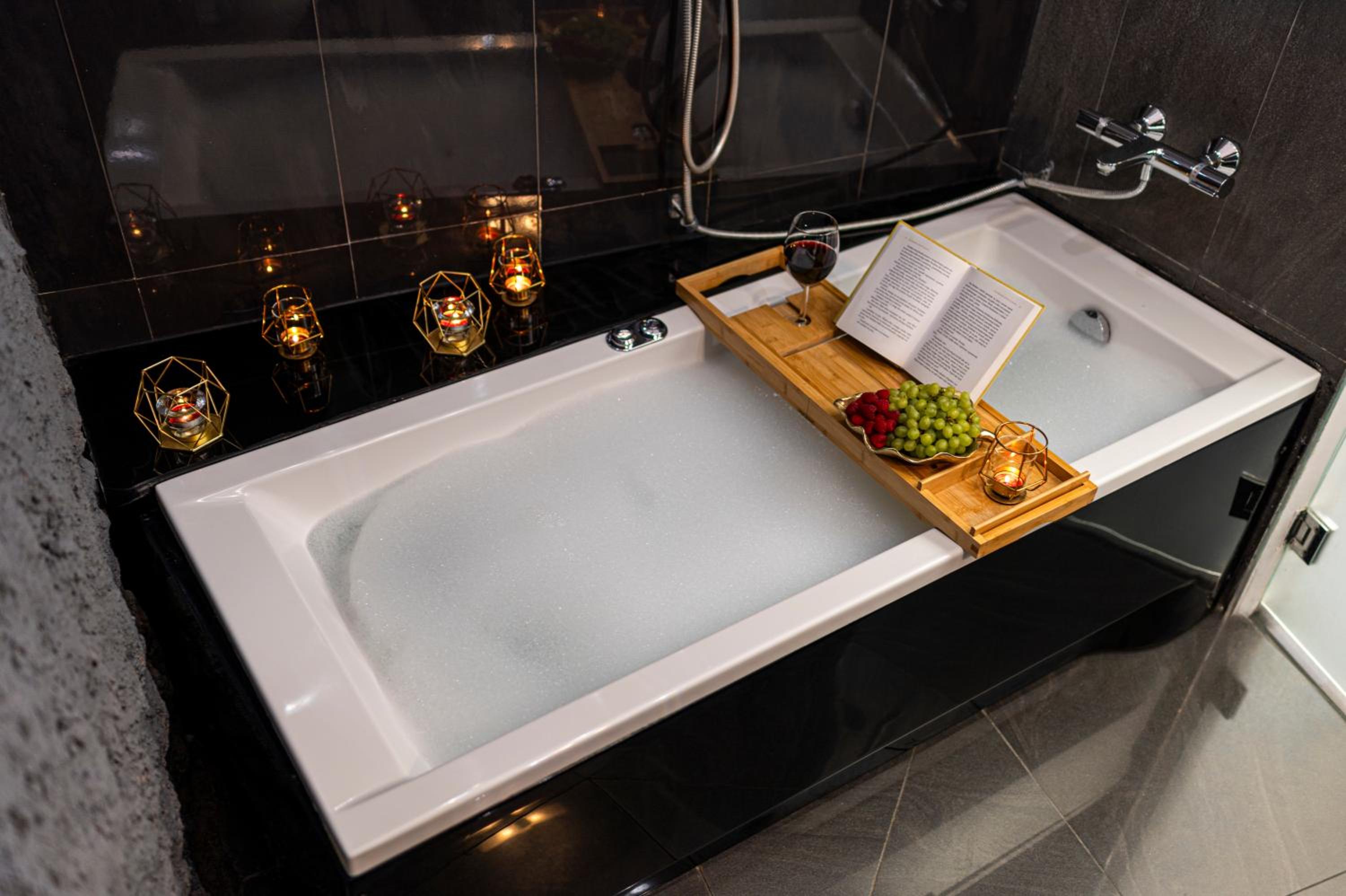 Queen Room with 1-person Hot Tub - Photo 10