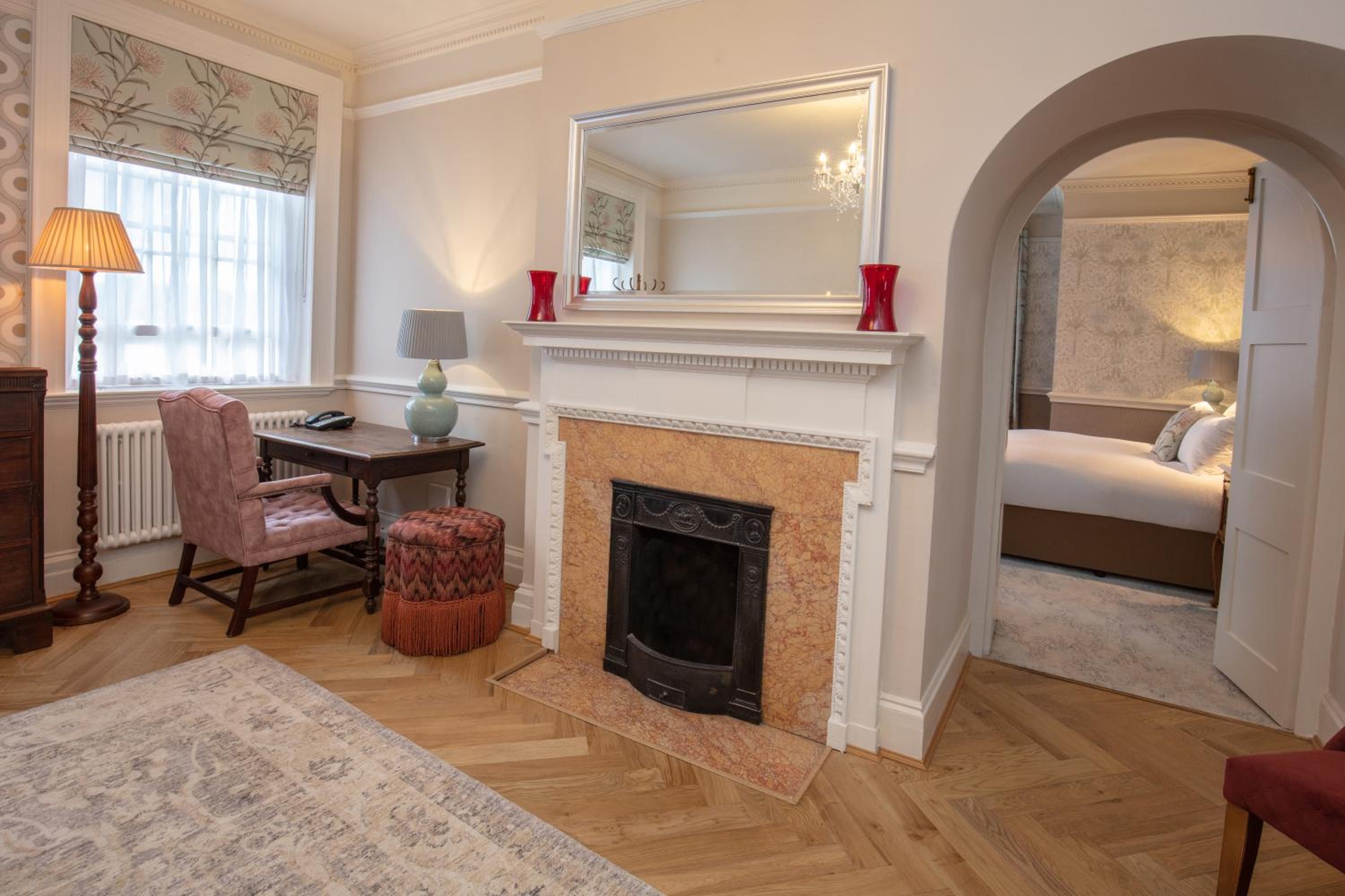 Manor House Feature Room - Photo 3