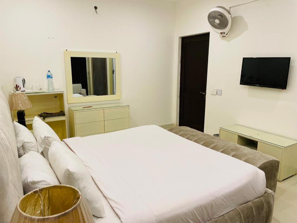 Deluxe King Room photo 3