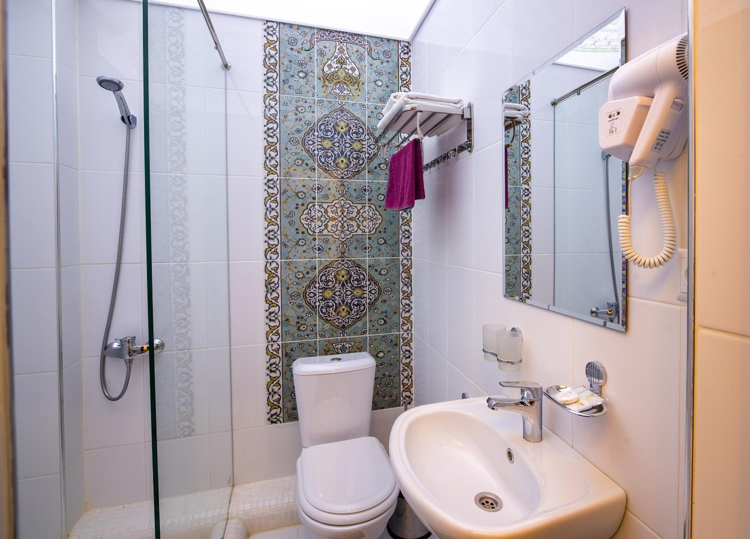 Twin Room with Shower photo 3