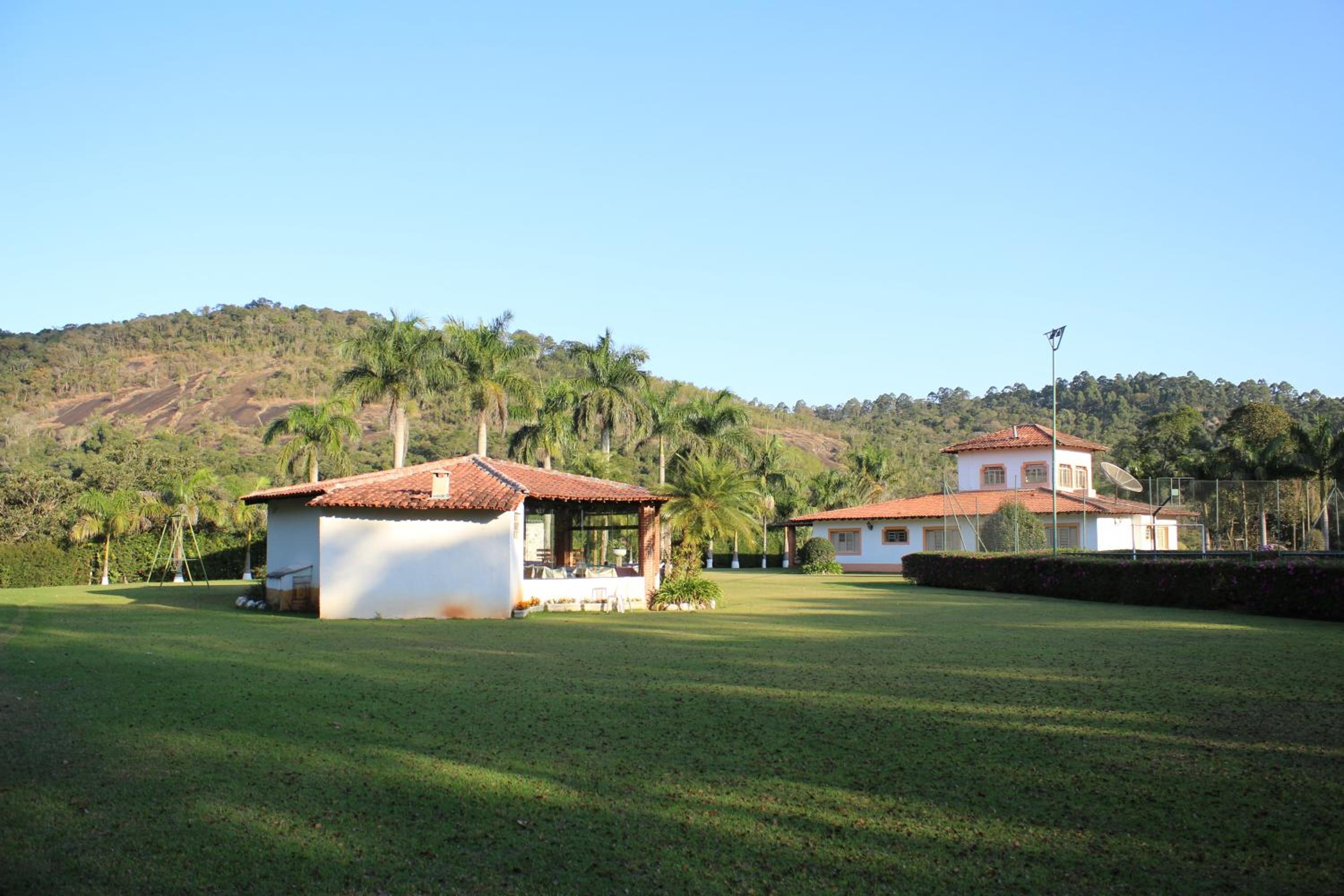 Six-Bedroom House photo 2