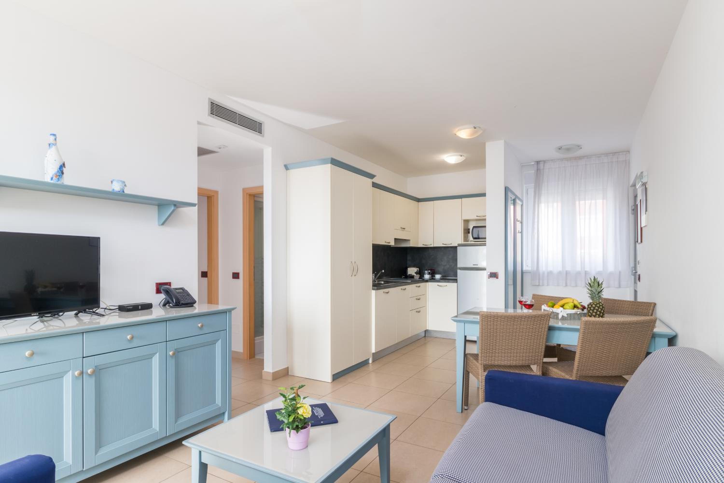 Two-Bedroom Apartment with Balcony and Sea View (6 people) photo 1