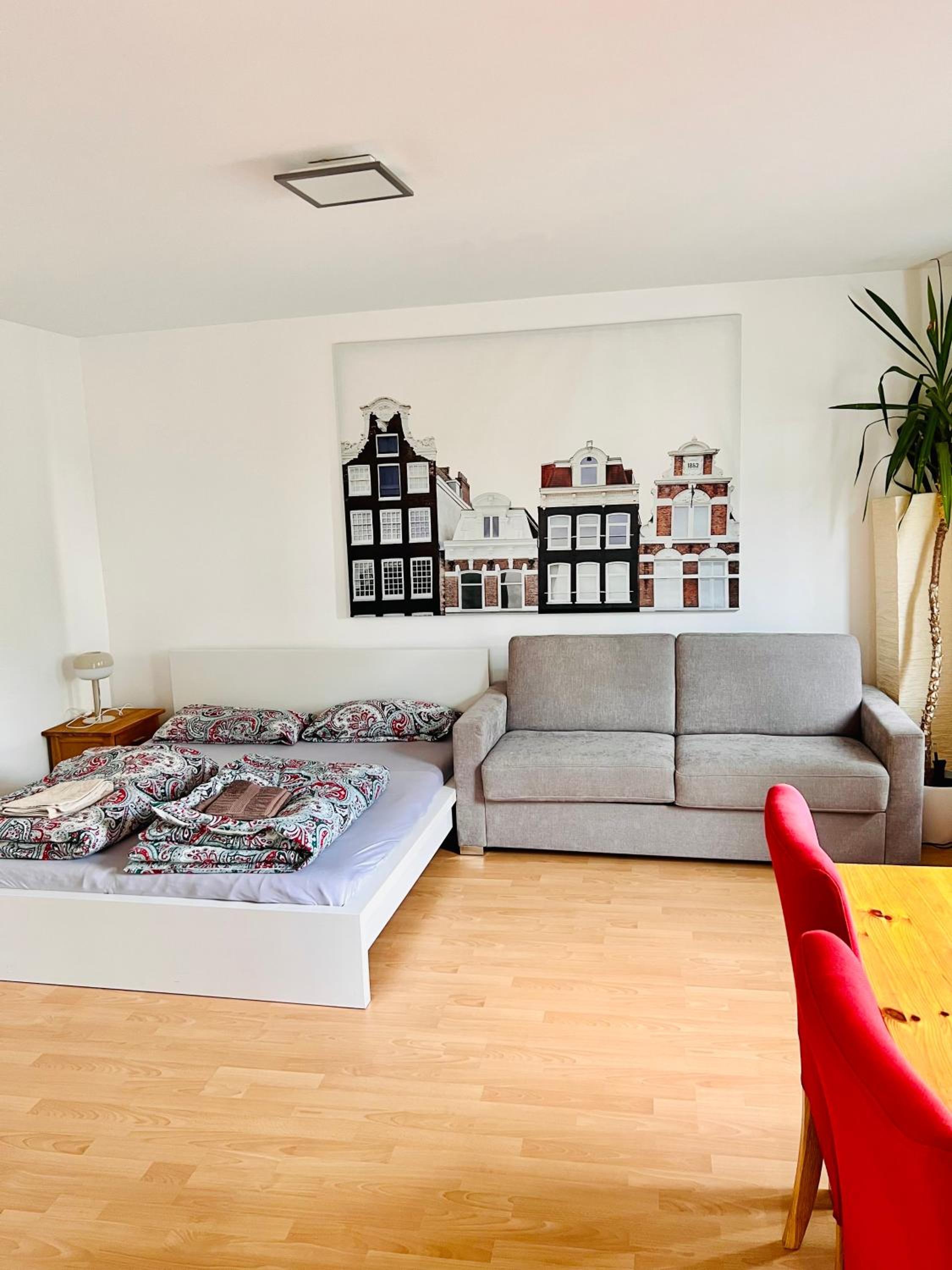 One-Bedroom Apartment photo 1
