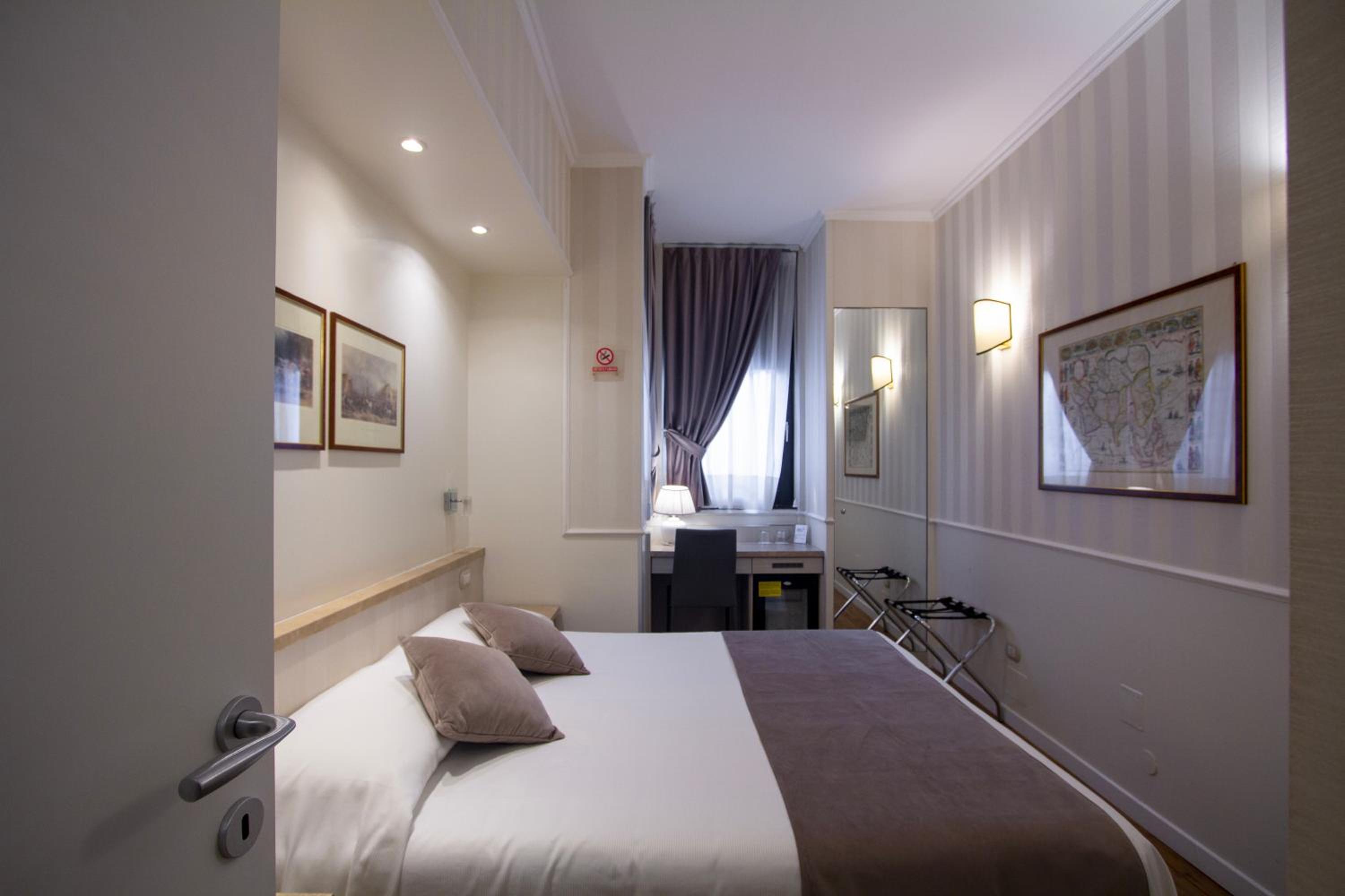 Double Room thumbnail 6