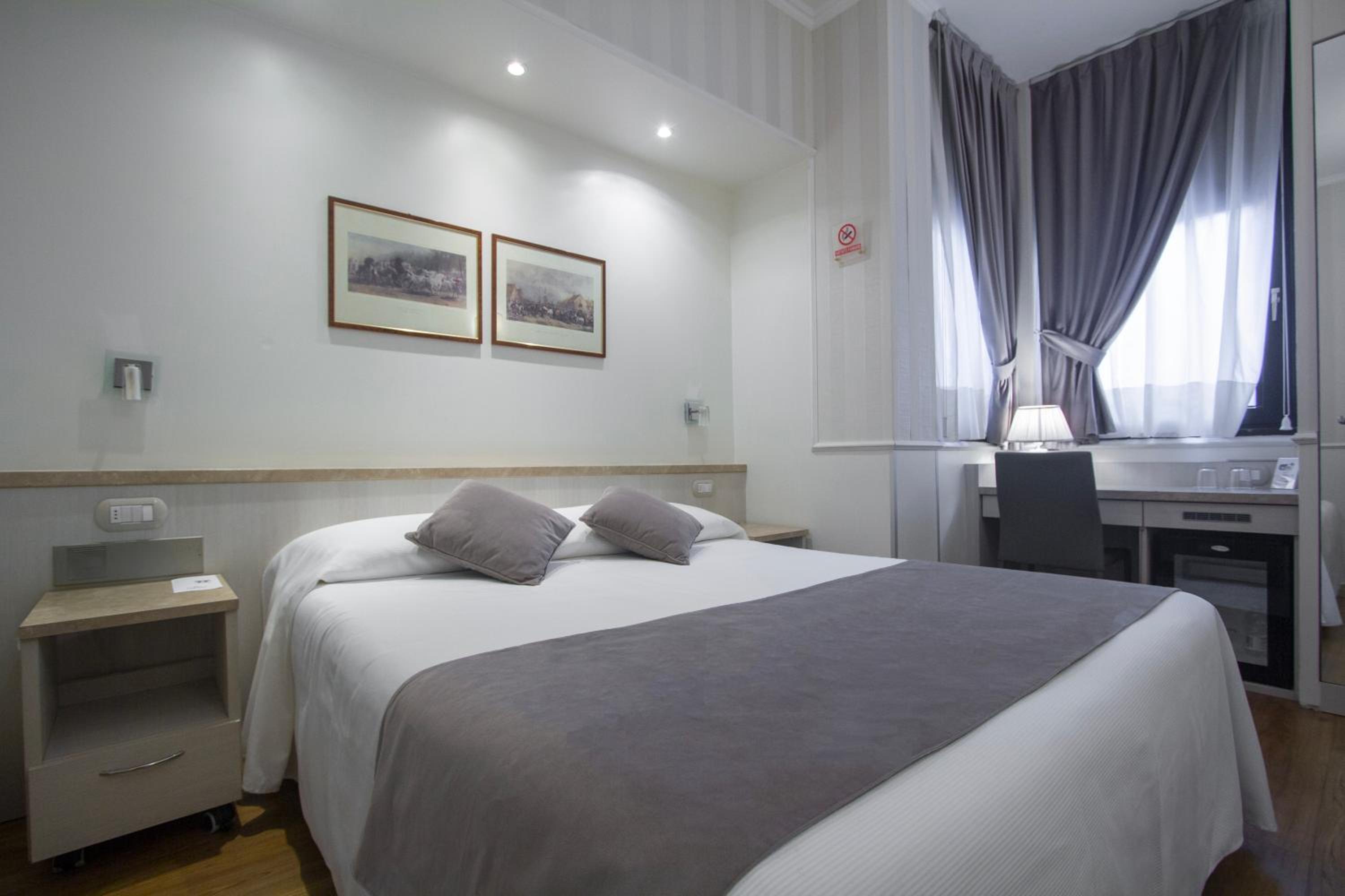 Double Room thumbnail 5