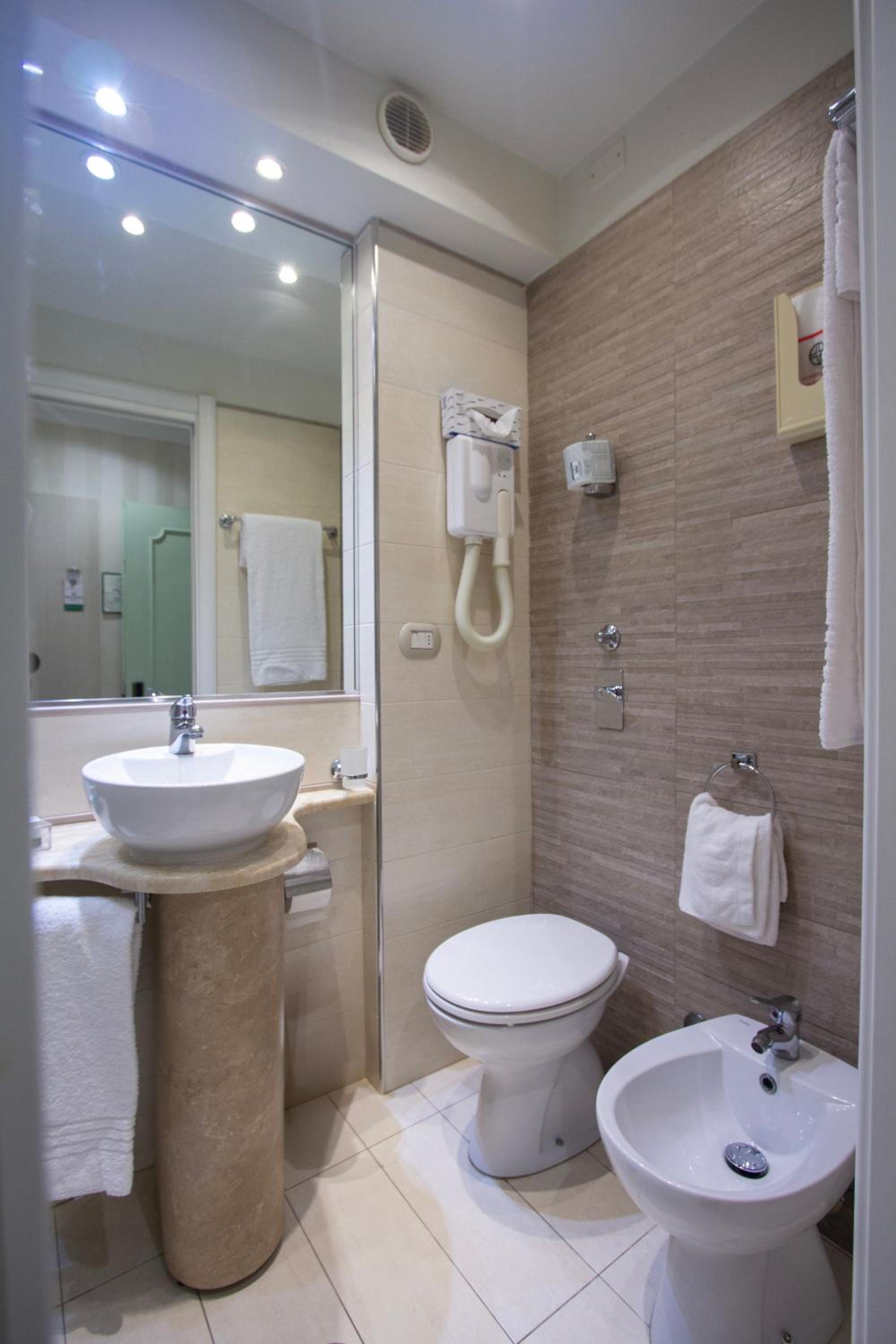 Double Room thumbnail 6