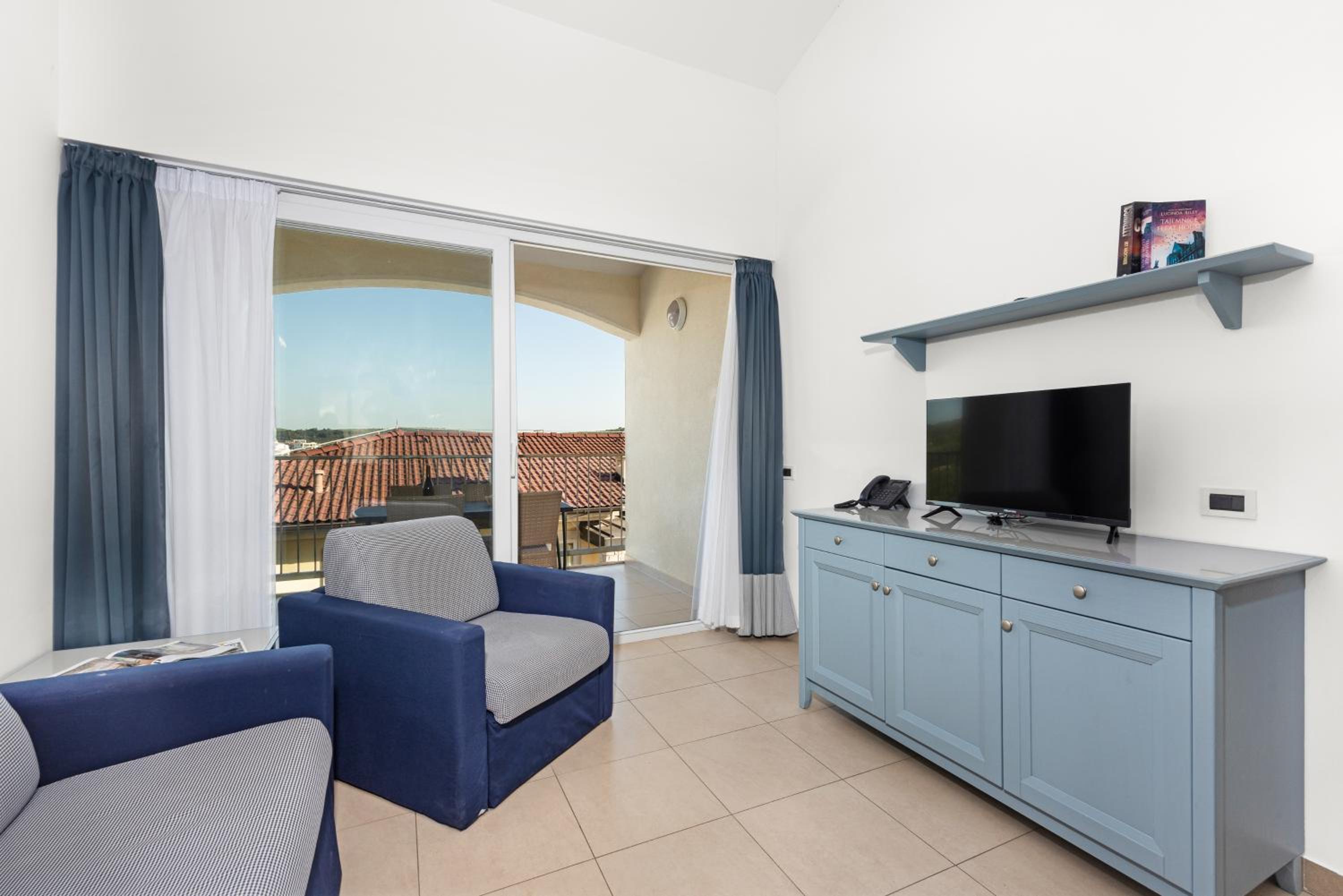 Two-Bedroom Apartment with Balcony (6 people) photo 3