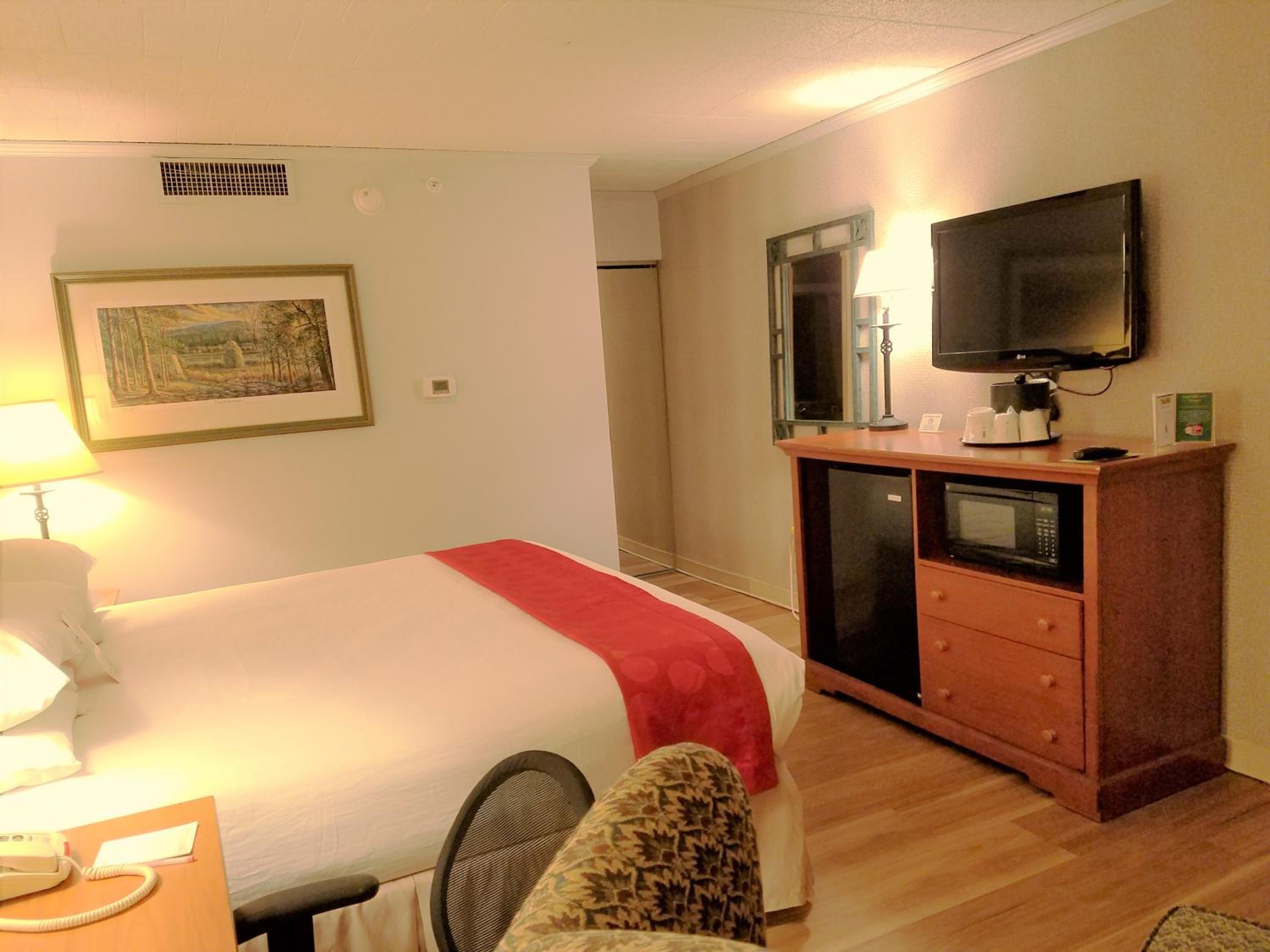 King Room with Exterior Entrance - Non-Smoking - Photo 4
