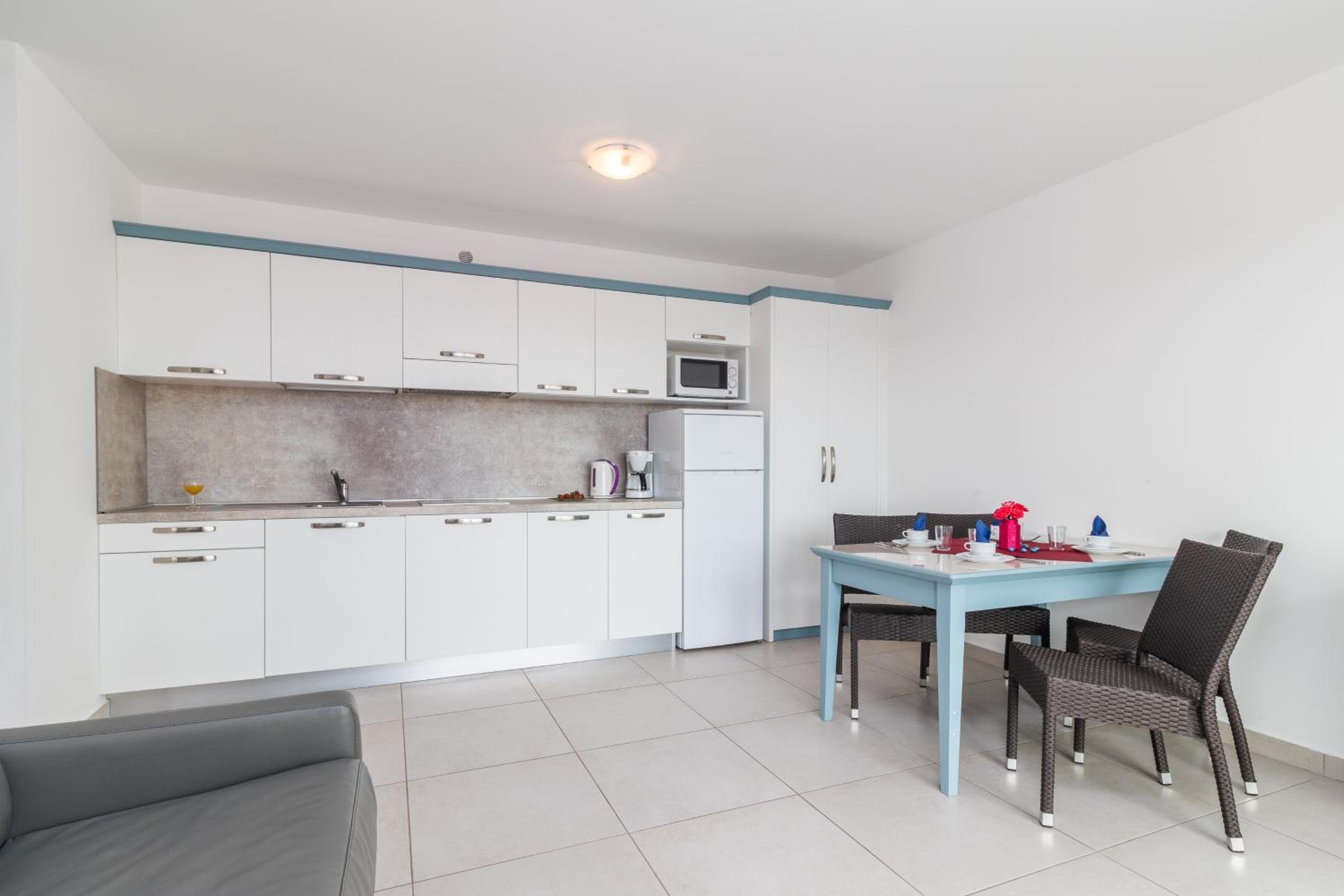 One-Bedroom Apartment with Balcony (5 people) photo 3