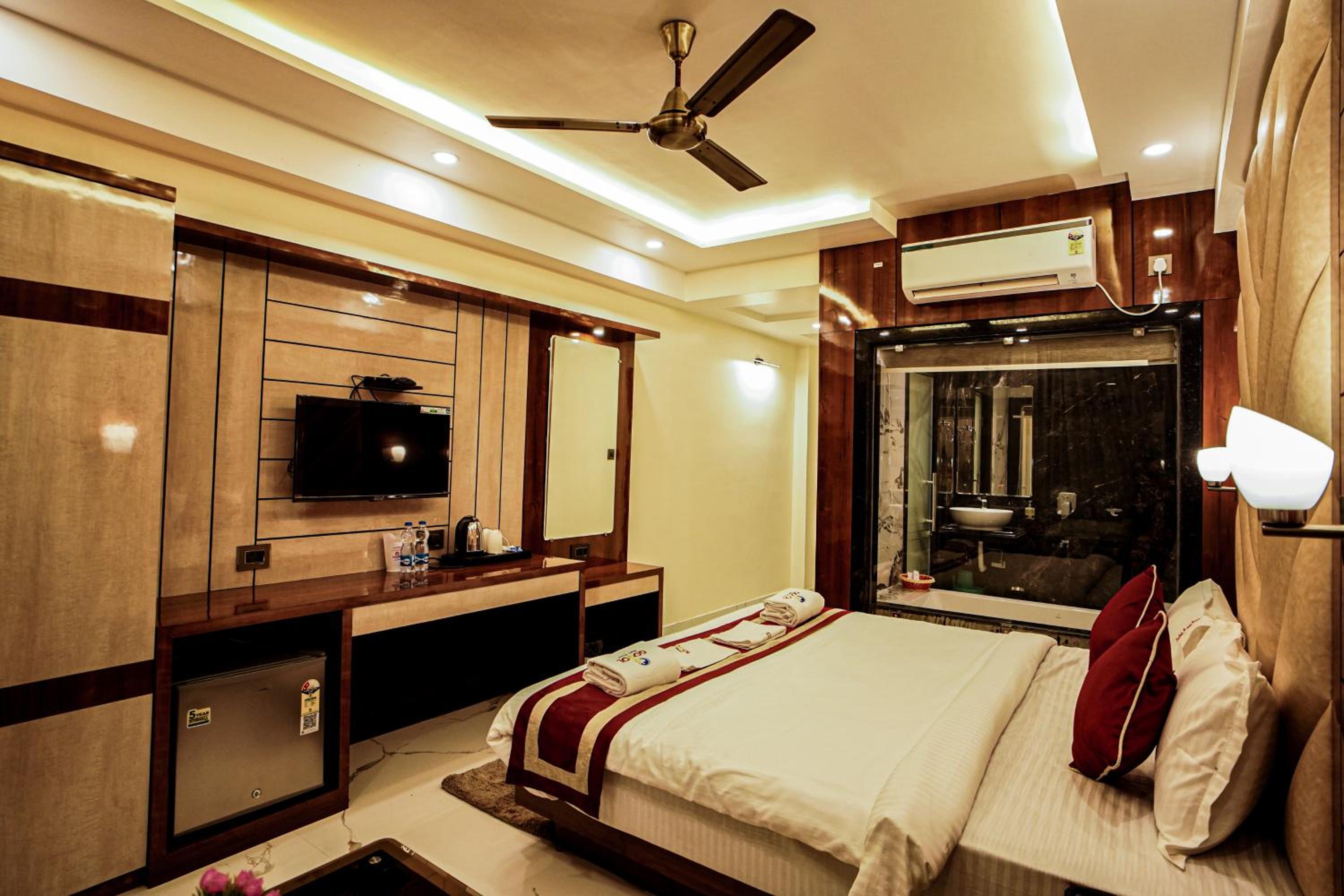 Deluxe King Room photo 1