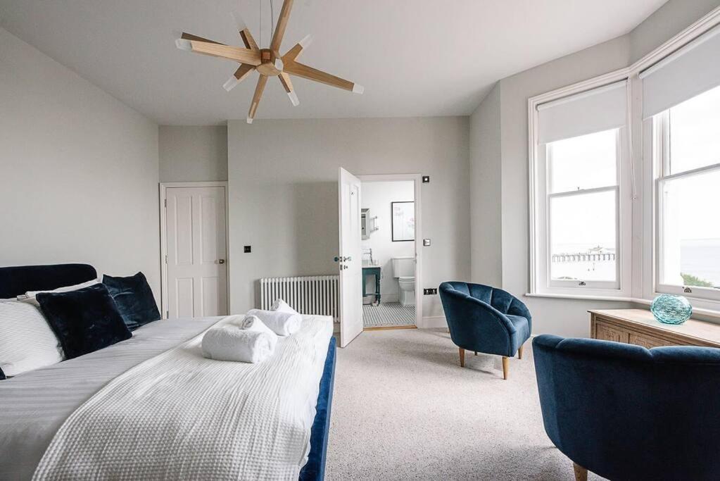 Seven-Bedroom House photo 3