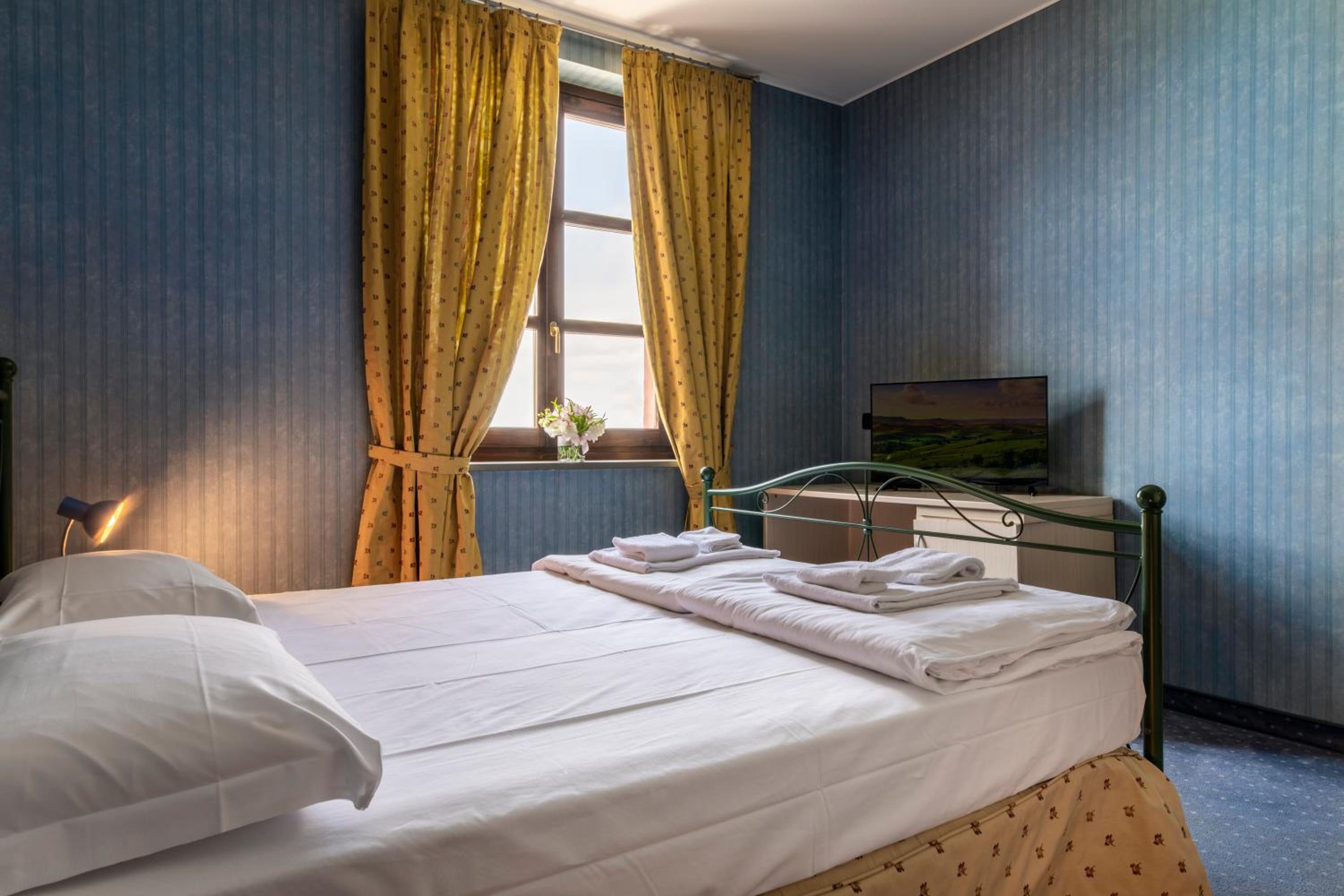 Economy Double Room photo 2