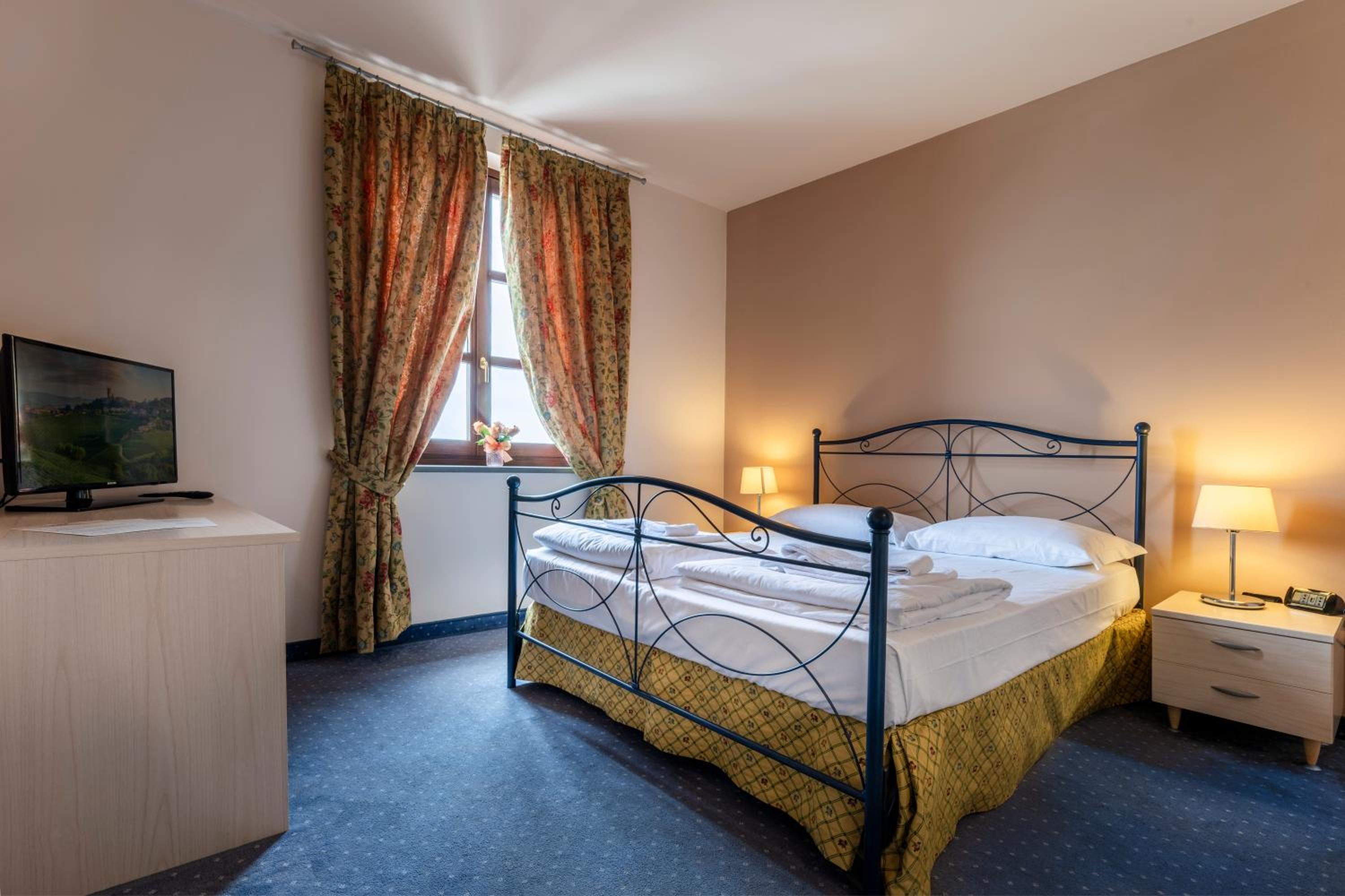 Economy Double Room photo 1
