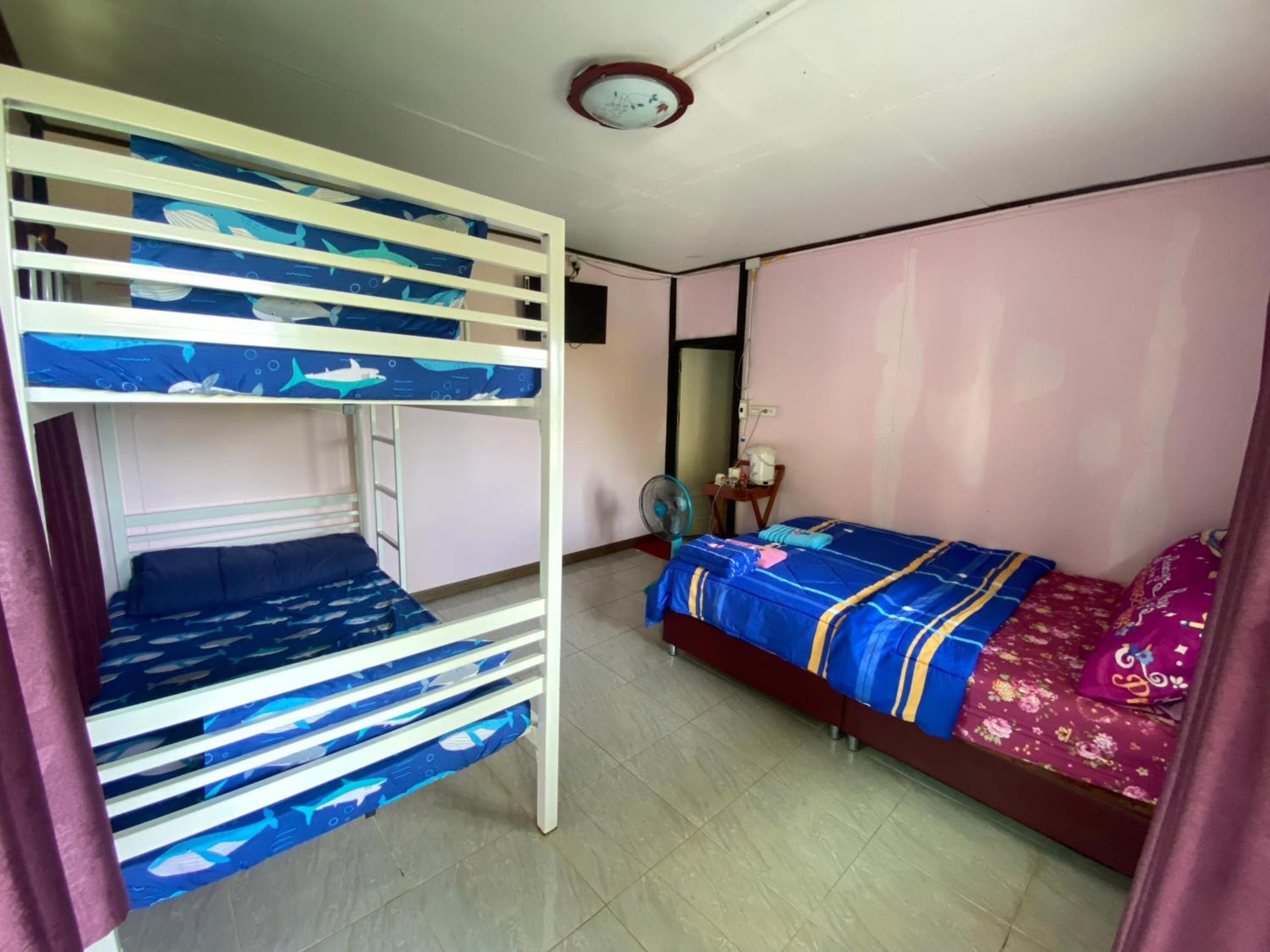 Quadruple Room with Mountain View - Photo 1