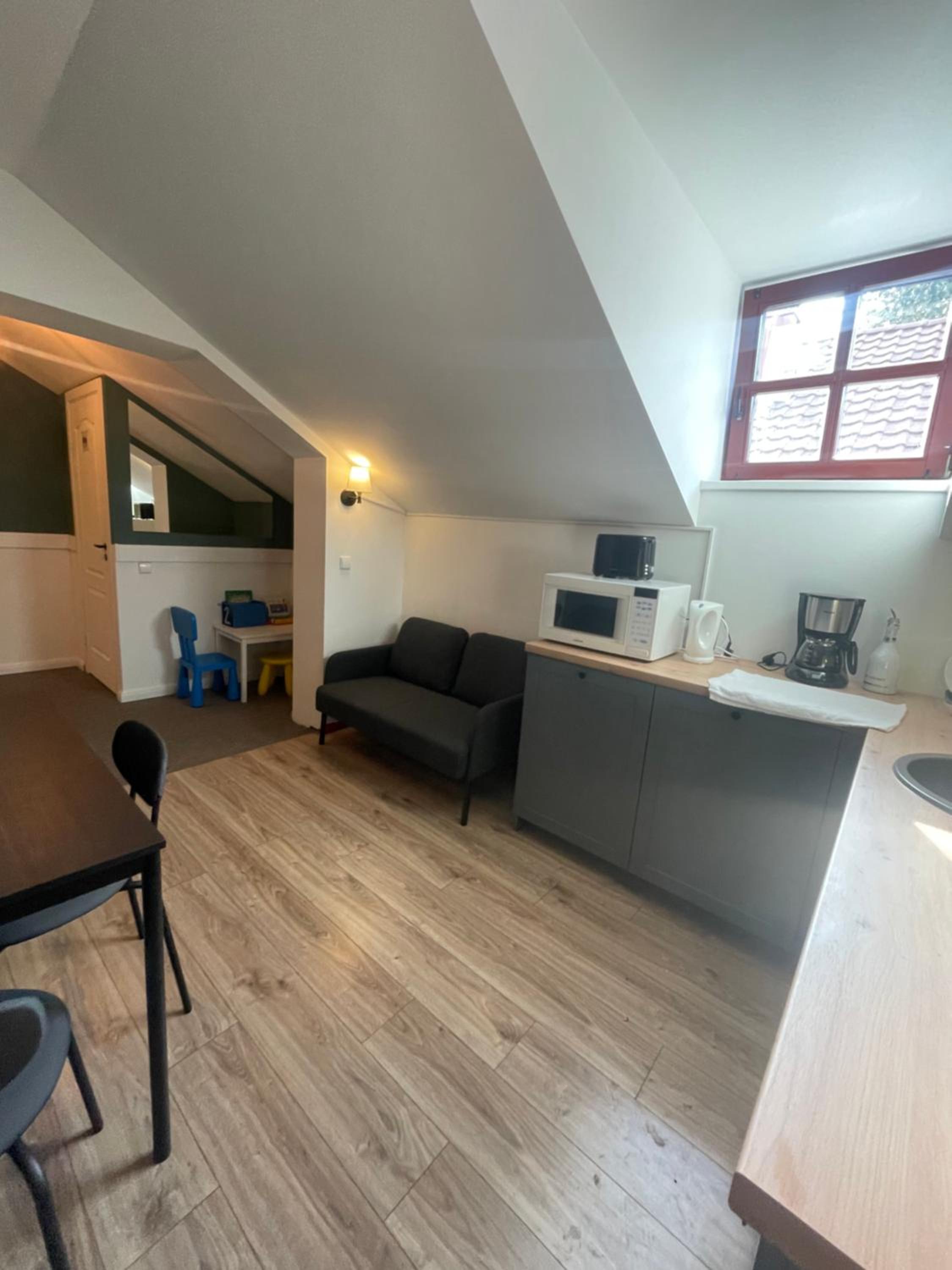 Quadruple Room with Private Bathroom in Attic - Photo 4