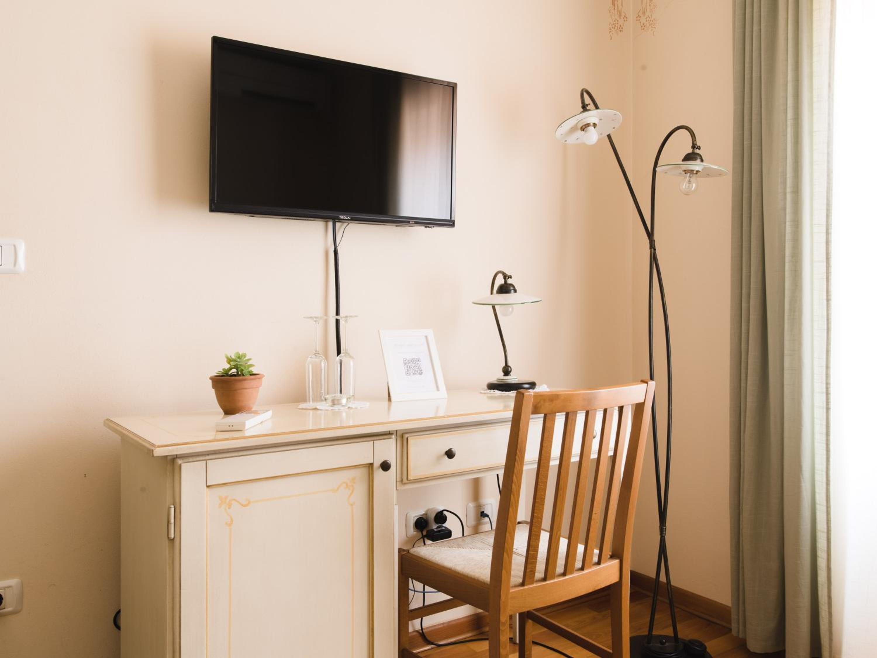 Twin Room - Photo 3