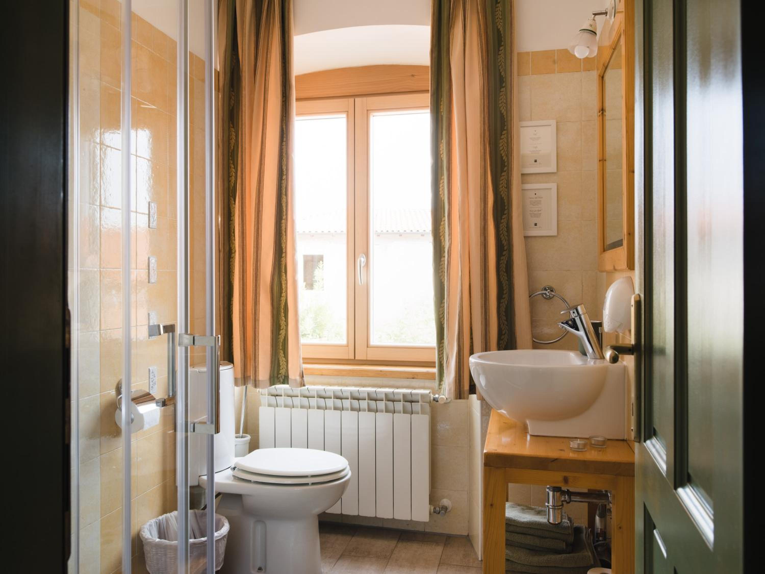 Twin Room - Photo 2