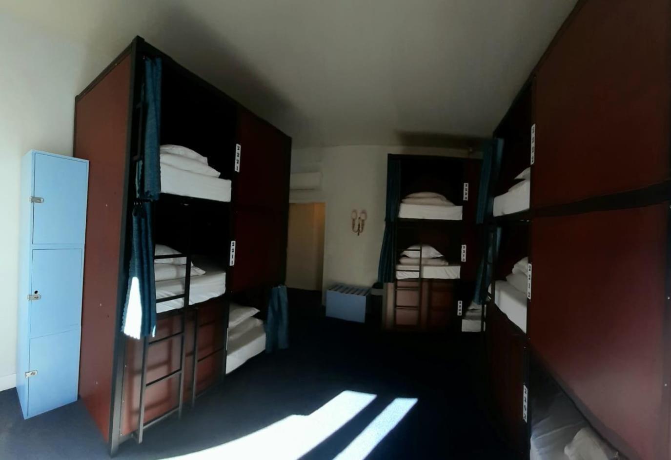 Bed in 10-Bed Mixed Dormitory Room photo 2