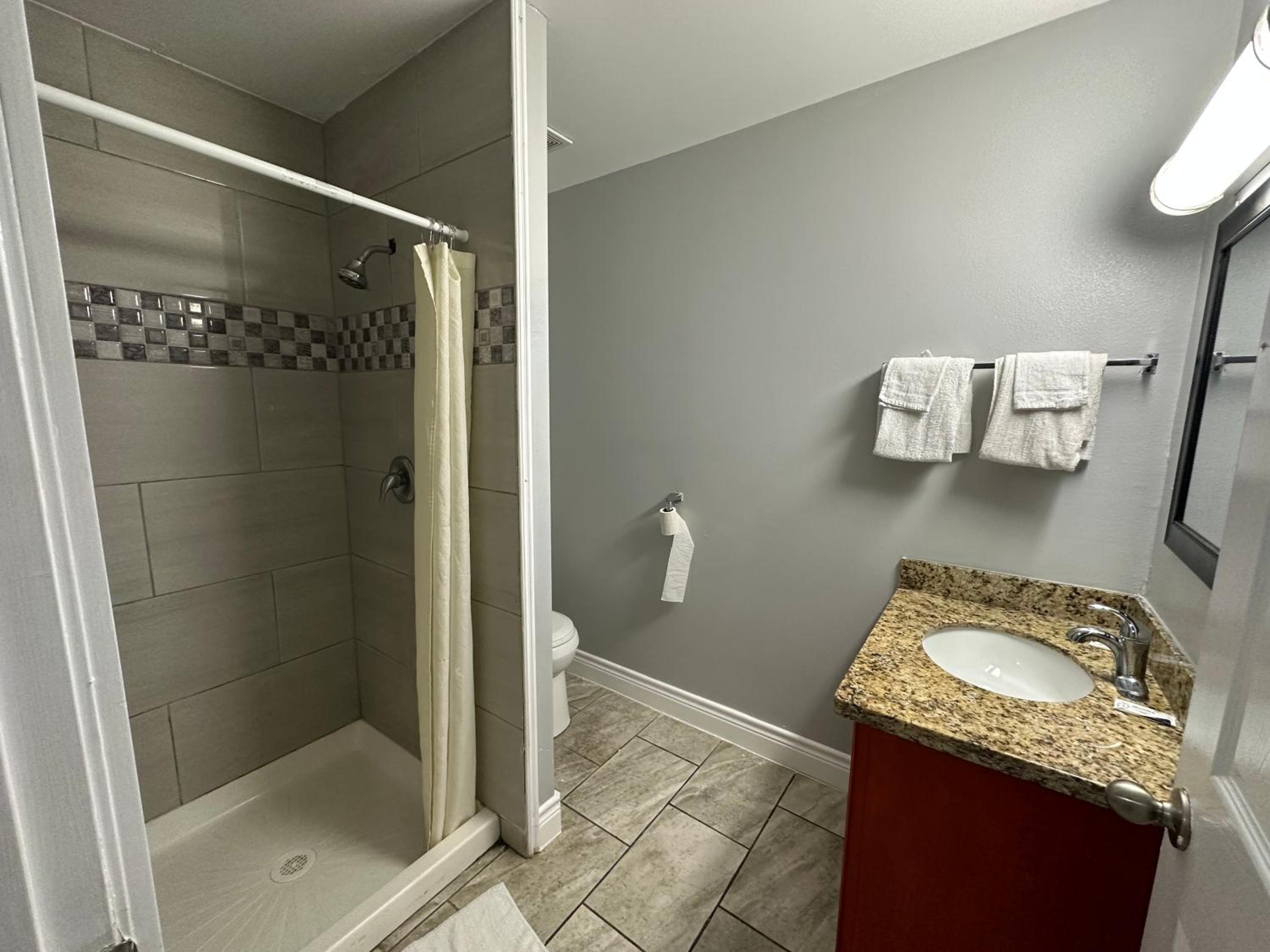 Queen Room - Photo 5