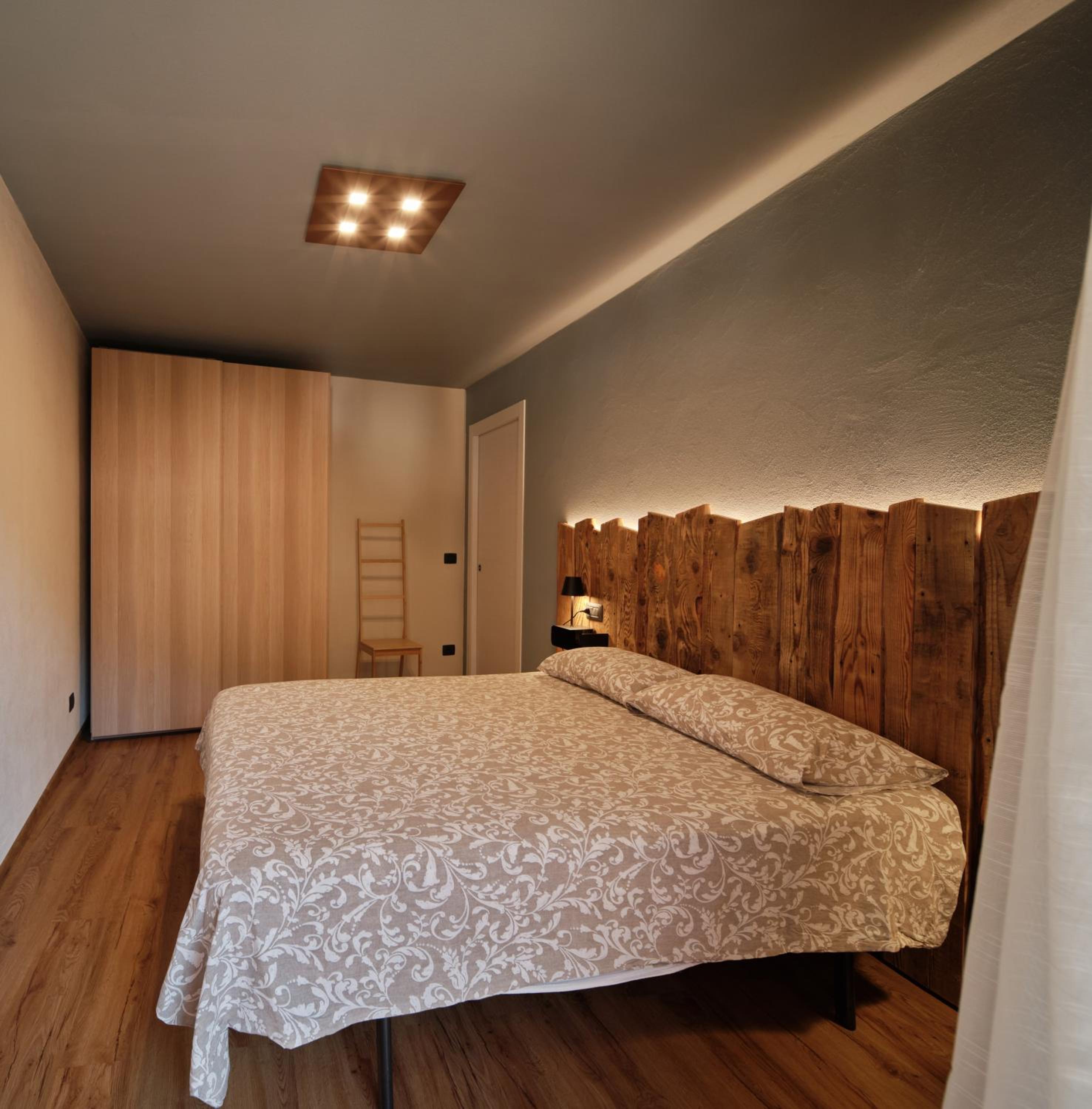 One-Bedroom Apartment photo 2