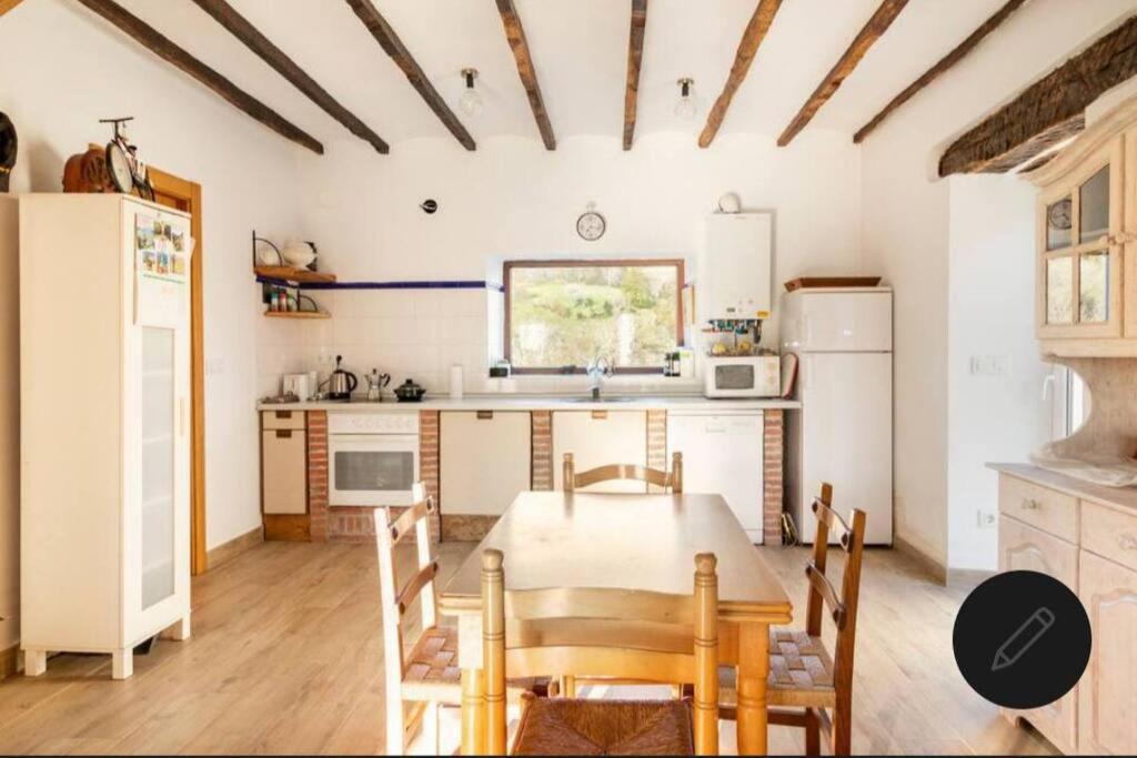 Three-Bedroom House photo 3