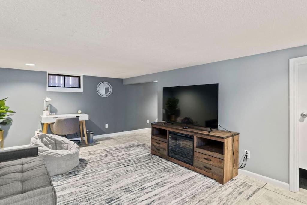 Three-Bedroom House photo 2