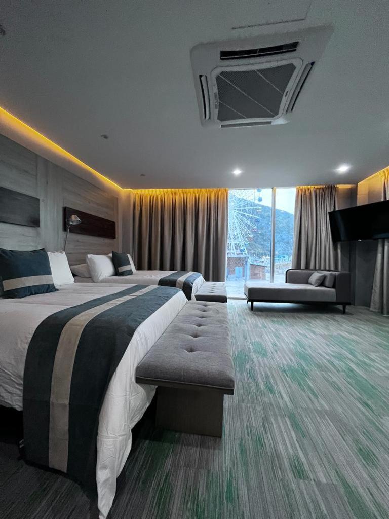 Deluxe Twin Room with Sea View