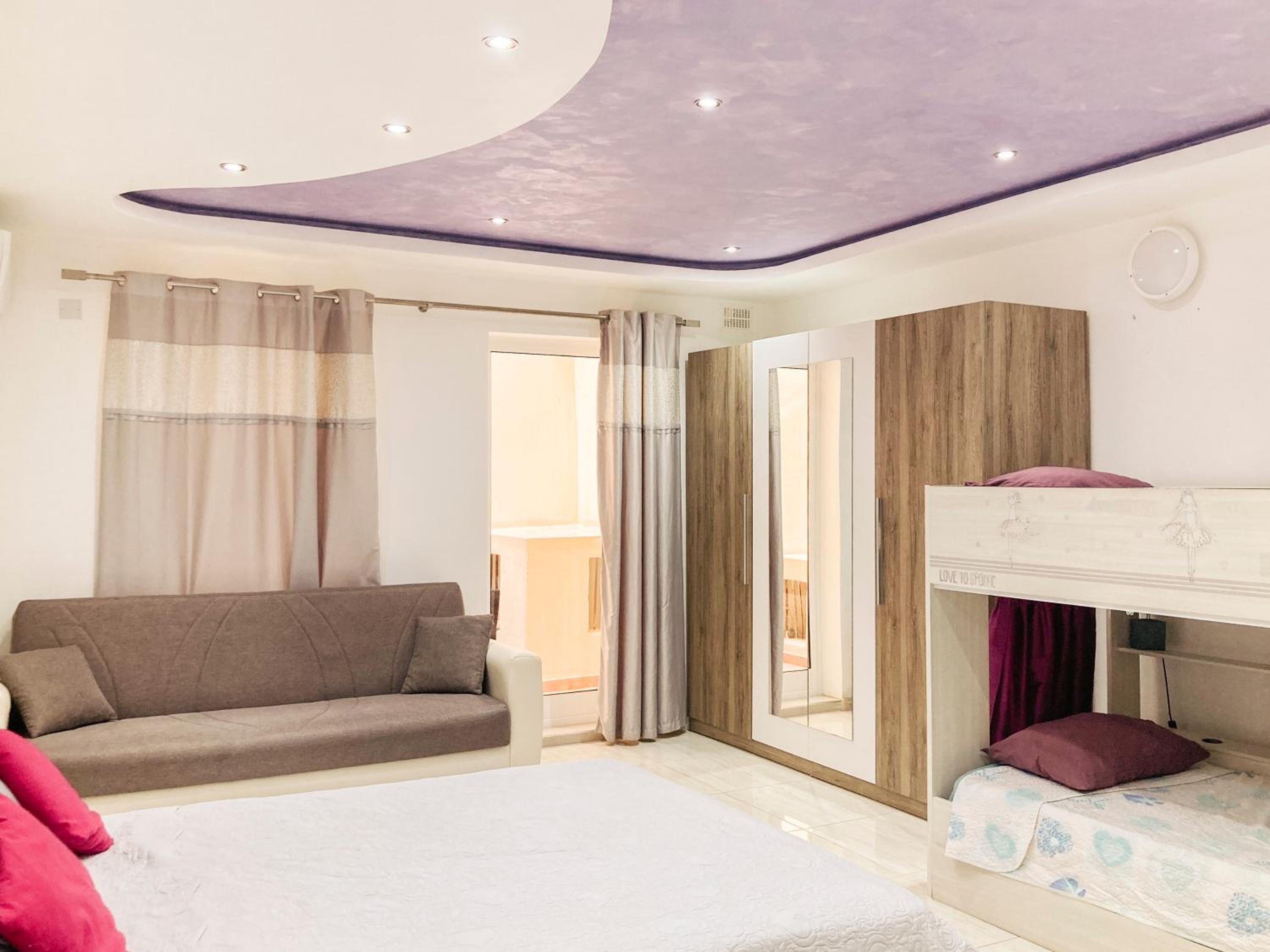 One-Bedroom Apartment - Photo 4
