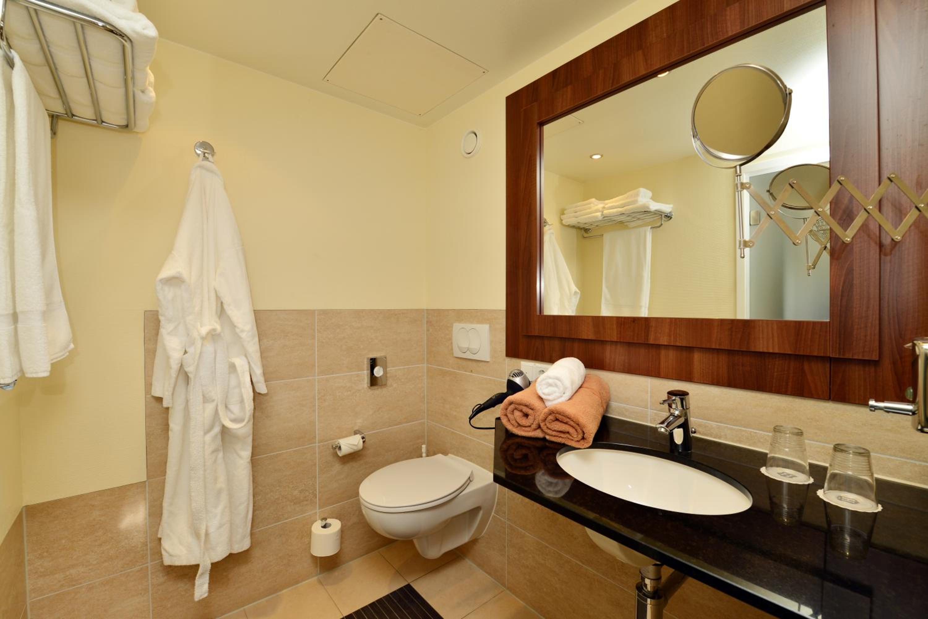 Two-Bedroom Suite (4 Adults) - Photo 5