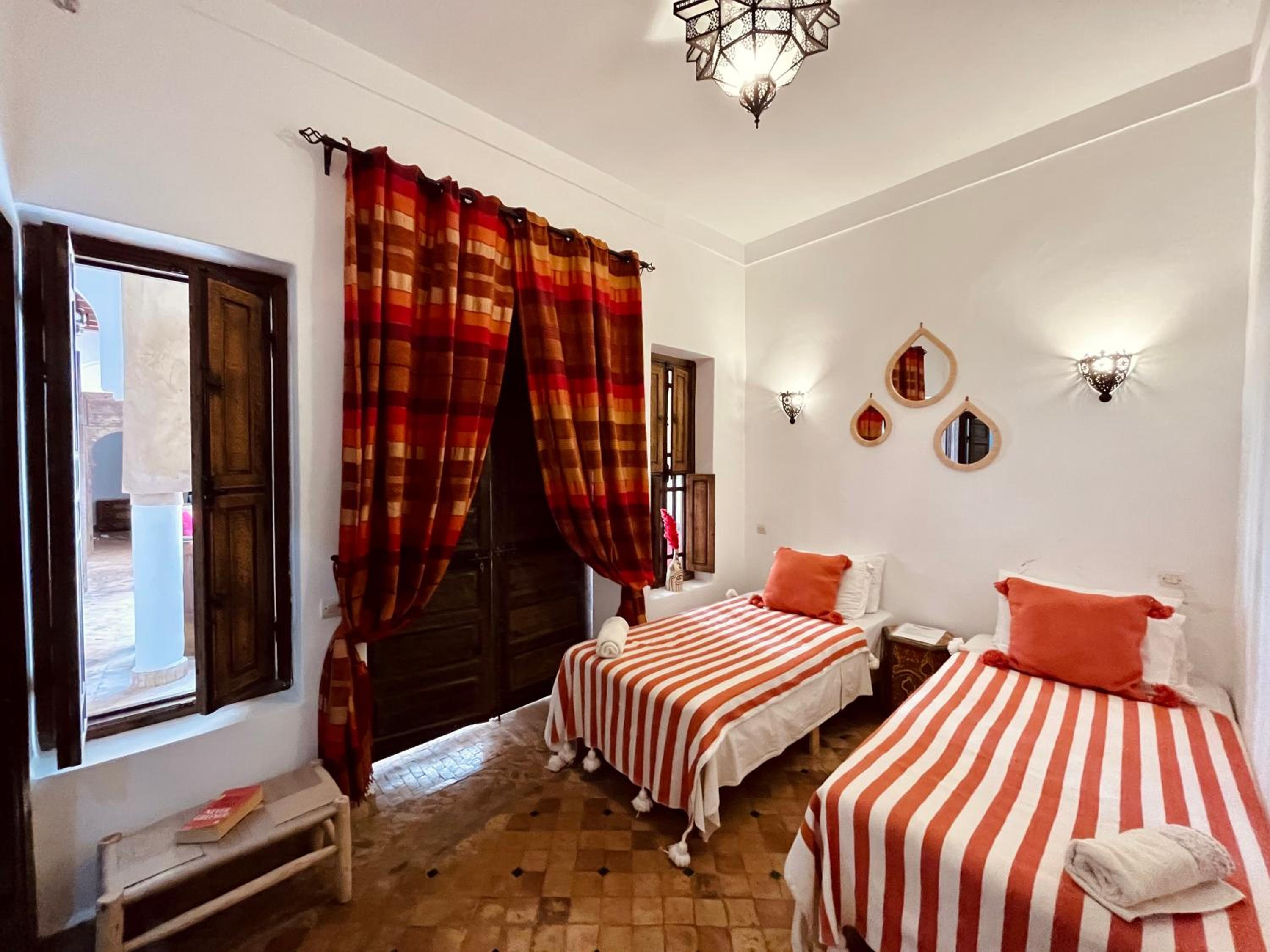 Twin Room with Private Bathroom - Photo 9