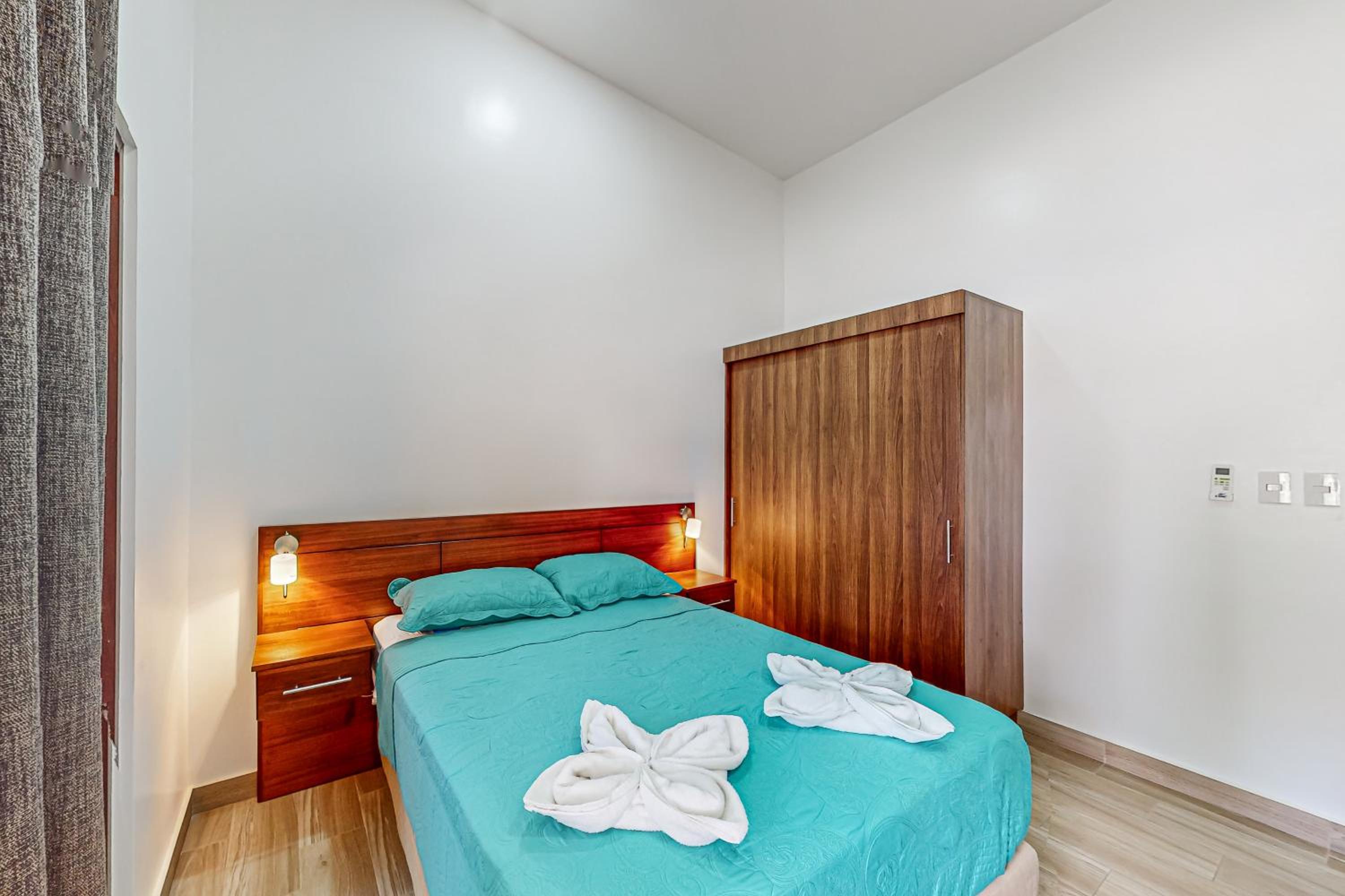 Three-Bedroom House photo 2