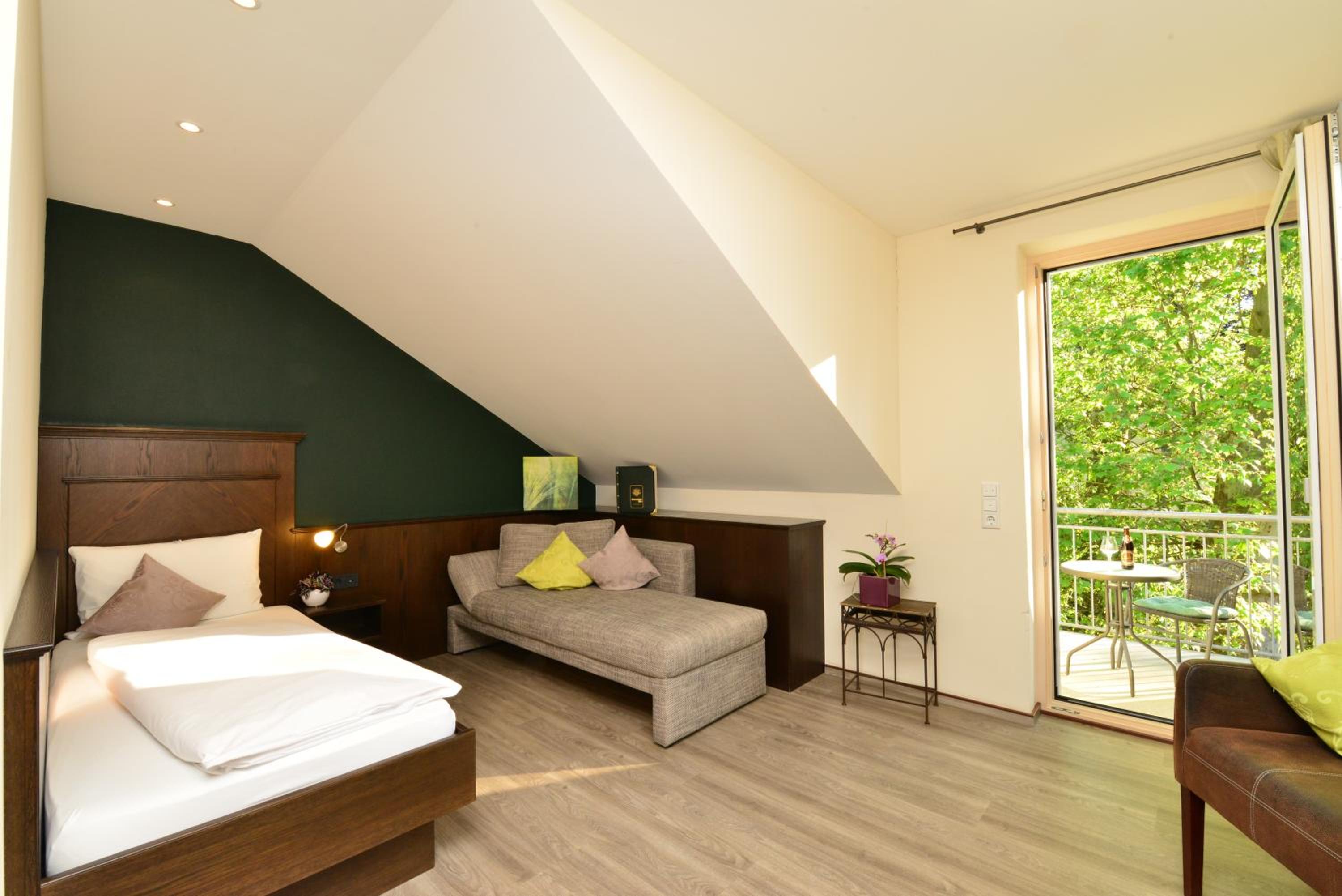 Single Room with Balcony photo 3